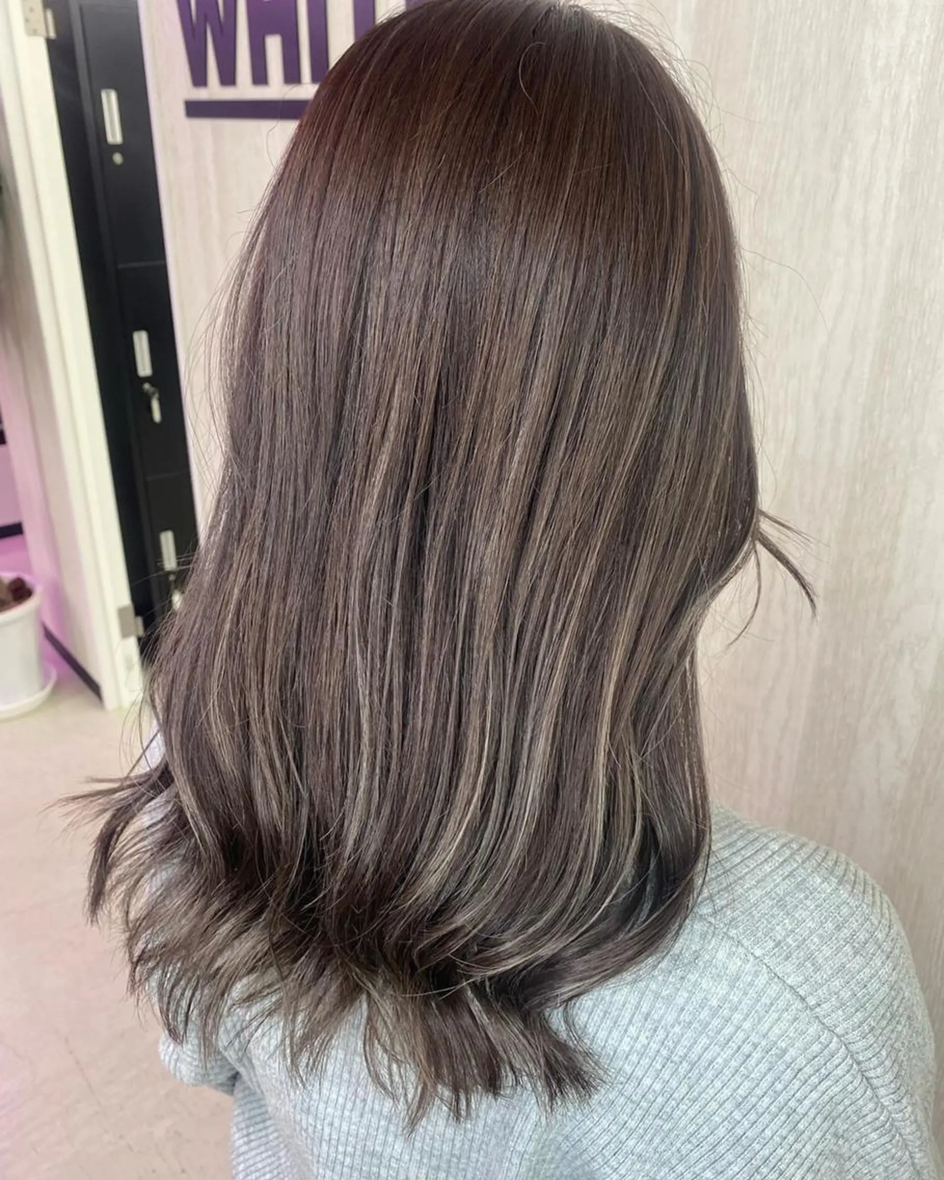 ロング カラー アッシュ アッシュブラウン ベージュカラー ブラウンカラー グレージュ UNDER vr 【アンダーバー】のヘアスタイル