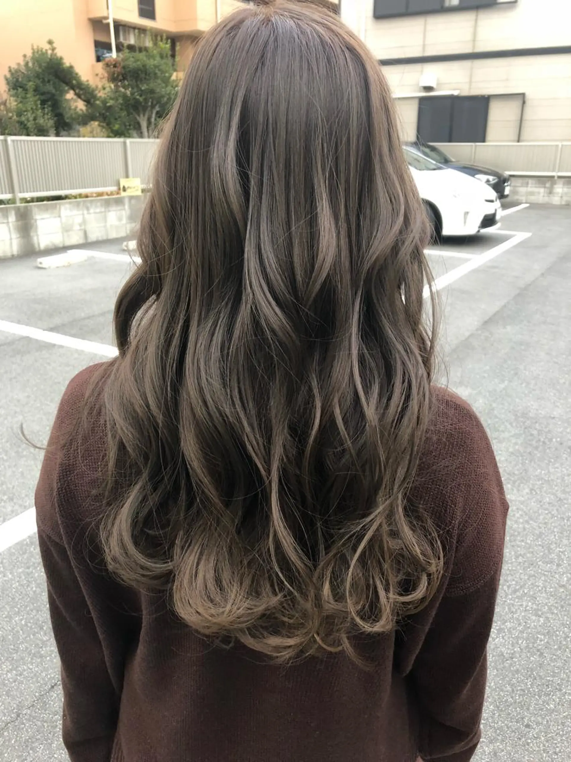 ロング カラー グレージュ ミルクティーグレージュ カット ヘアカラー トリートメント 皆巳 達郎のヘアスタイル