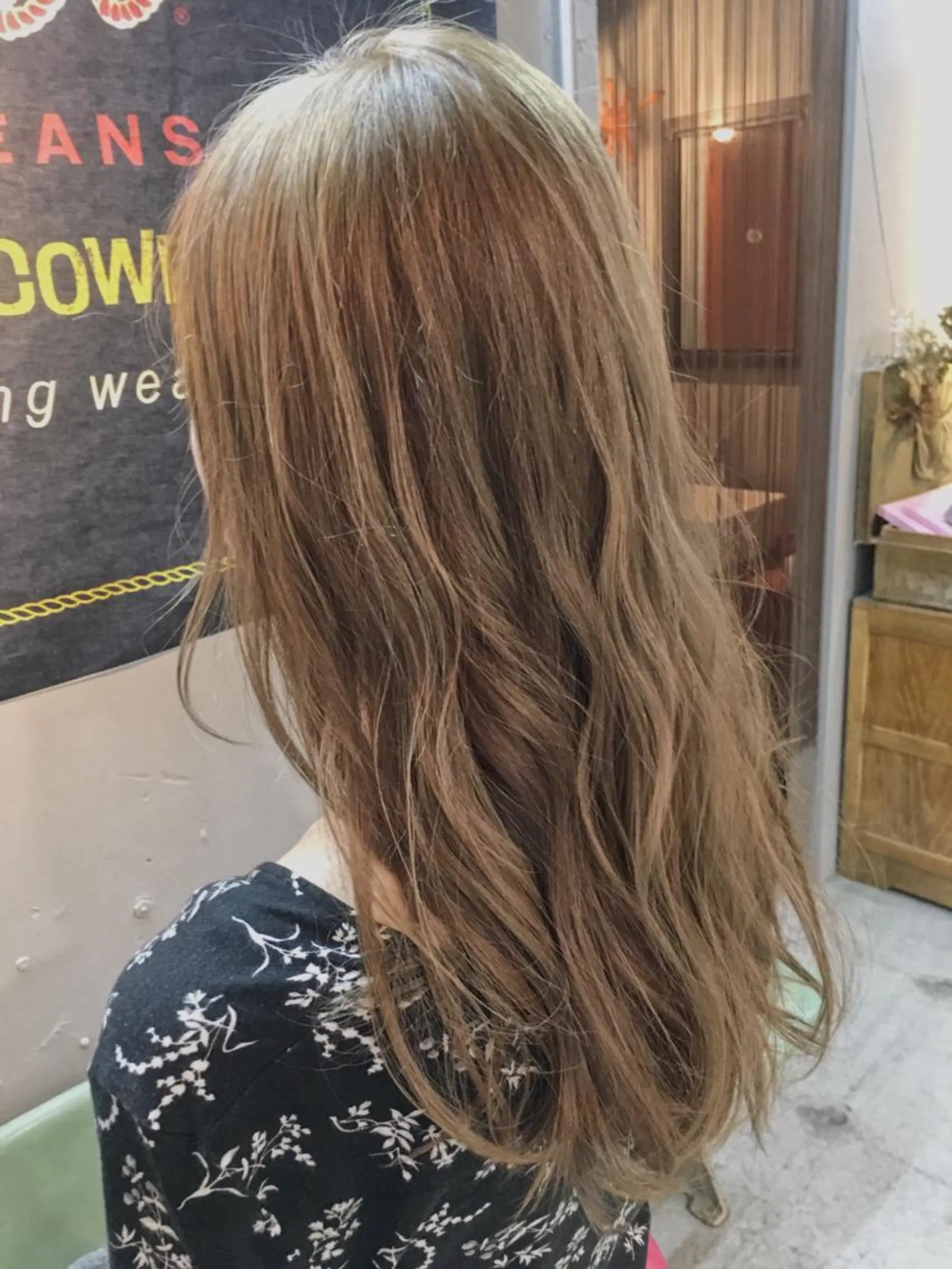 ロング カラー アッシュ イルミナカラー ミルクティーアッシュ 代表 中島貴志のヘアスタイル