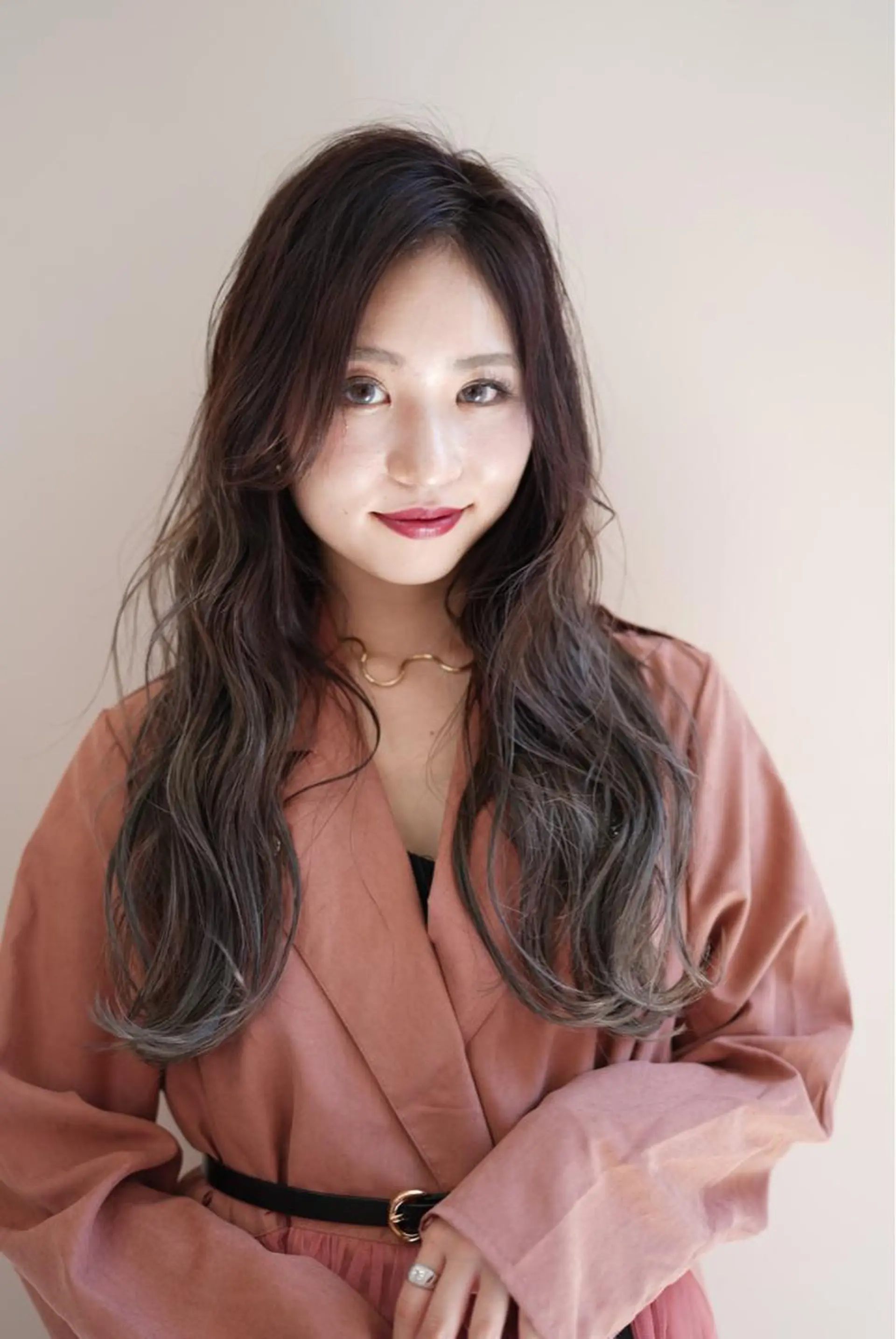 ロング カラー 小顔レイヤー/ ベージュ🤍Rieのヘアスタイル