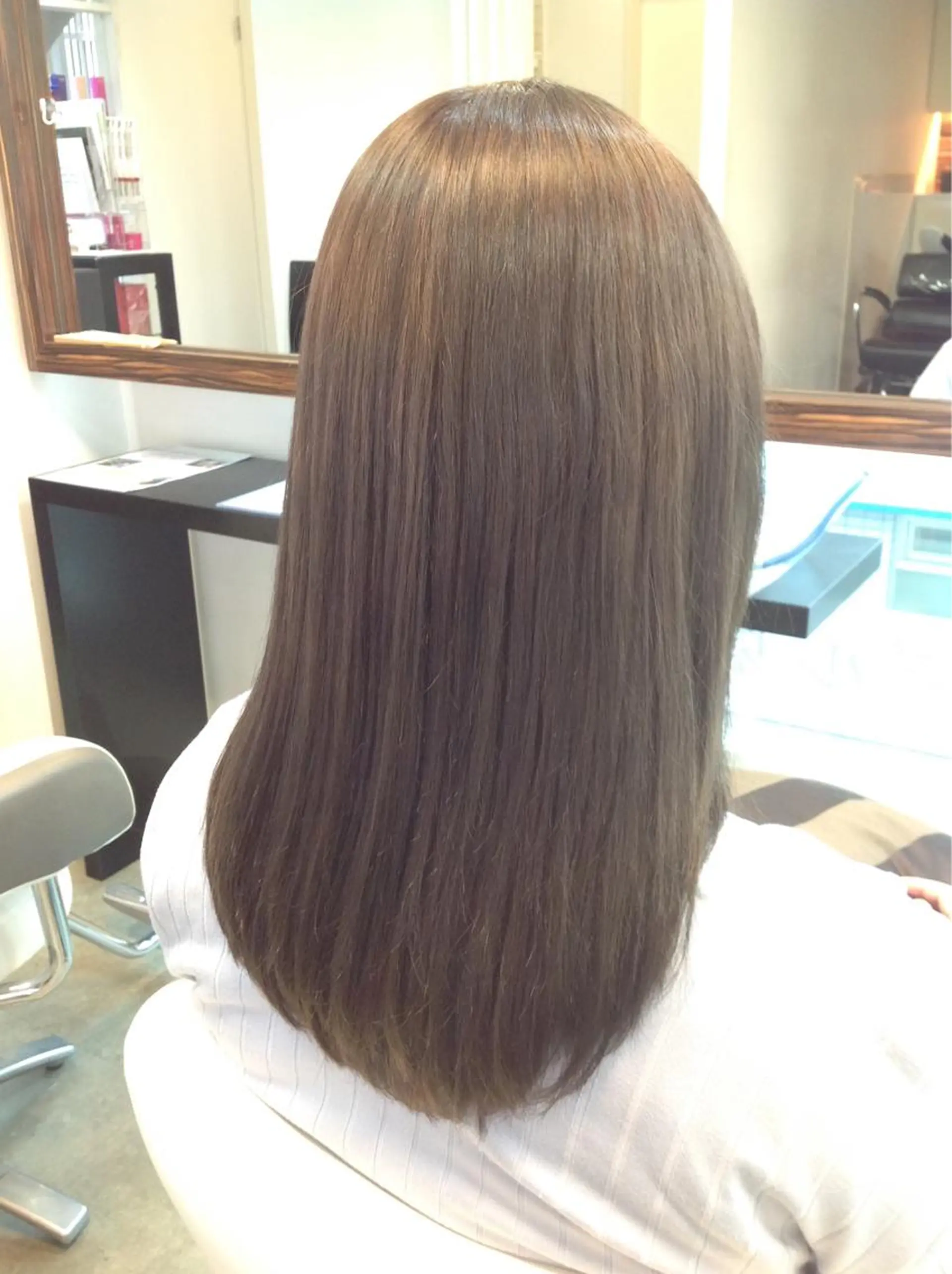 セミロング カラー グレージュ トリートメント 榎園 由美のヘアスタイル