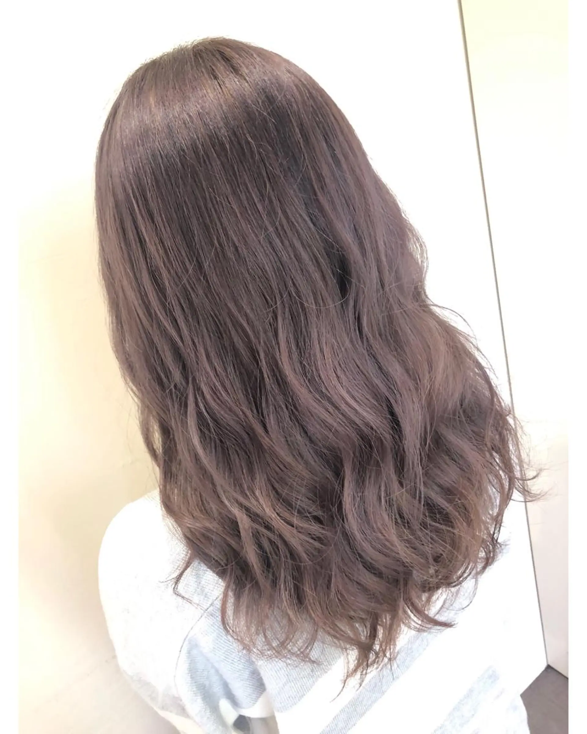 ロング カラー アッシュ アッシュグレー ヘアカラー トリートメント 💓シールエクステ ルミエールのヘアスタイル