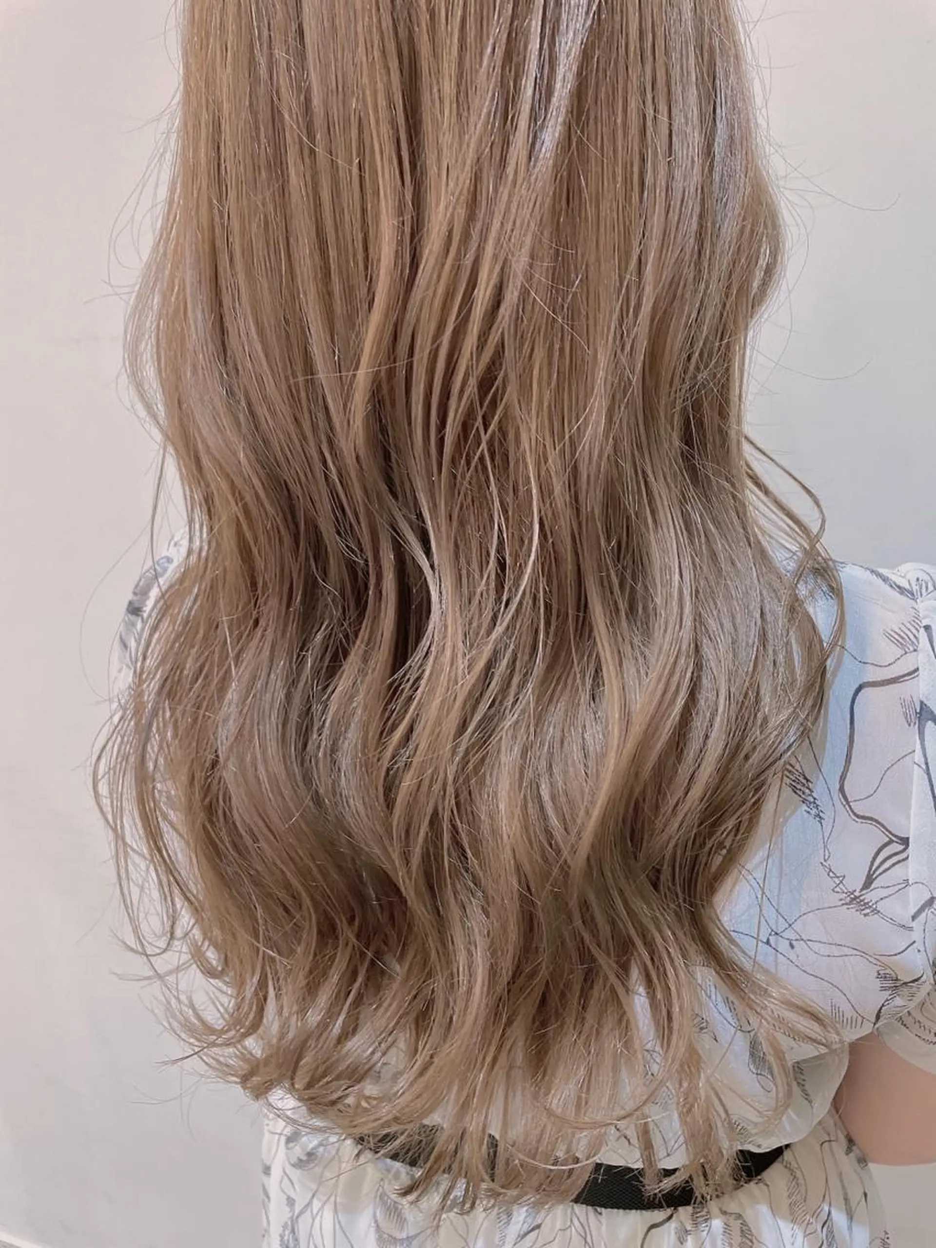 ロング カラー ベージュカラー ヘアカラー トリートメント 🦖鶴岡香純🦖 5/1から復帰しますのヘアスタイル