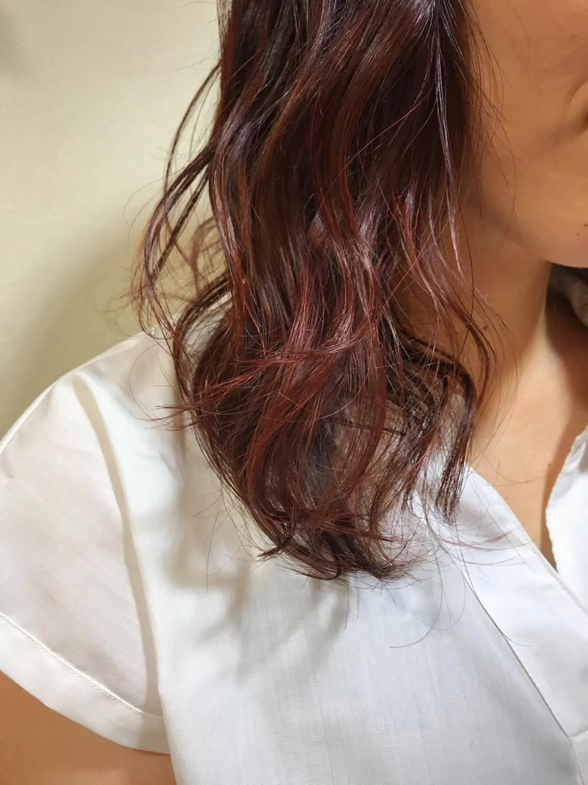 セミロング カラー レッドカラー 🪐脱白髪染め 🪐松尾菜々美のヘアスタイル