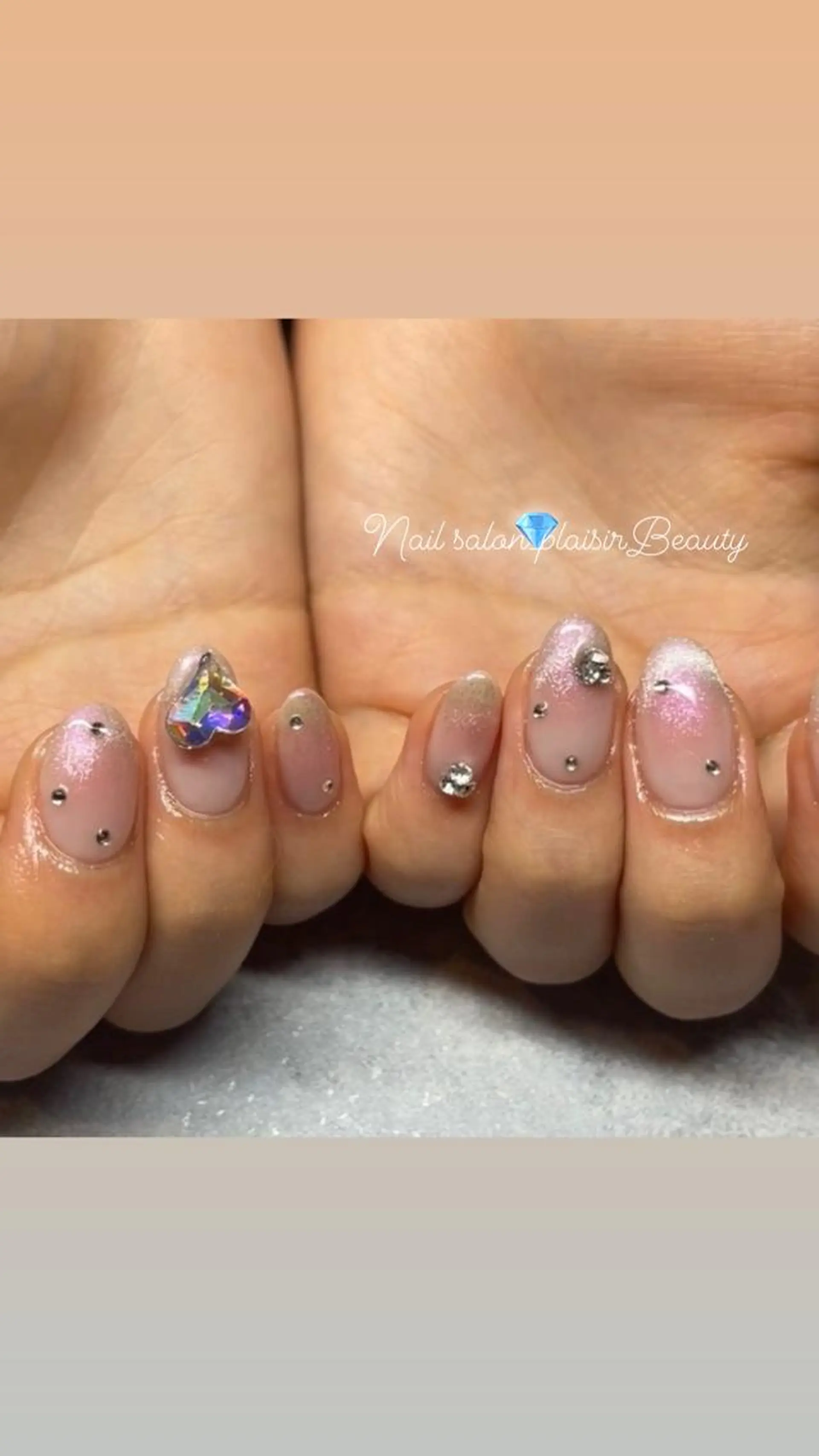 ネイル グラデーション ラメ(グリッター) ラメグラデーション オフィスネイル 春ネイル ハンドネイル Plaisir beautyのネイルデザイン