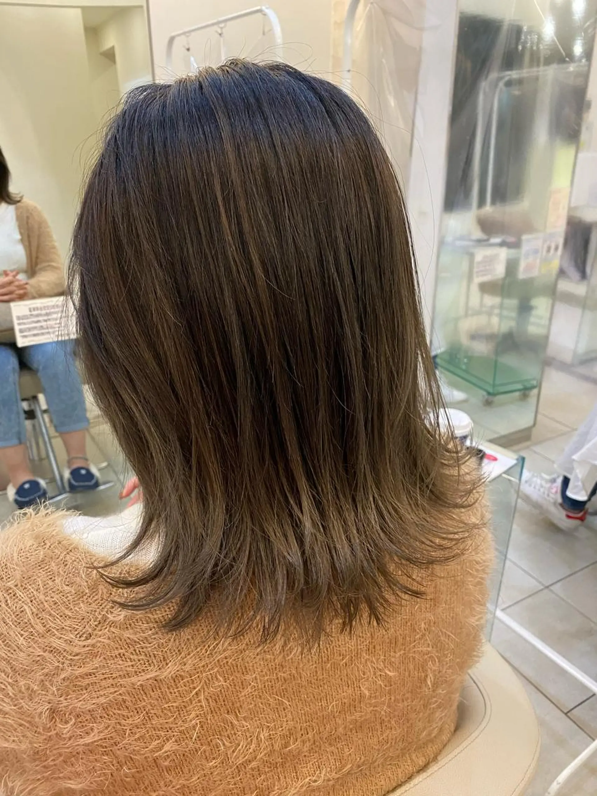 ミディアム カラー バレイヤージュ レイヤーカット カット ヘアカラー 松本 潔樹のヘアスタイル