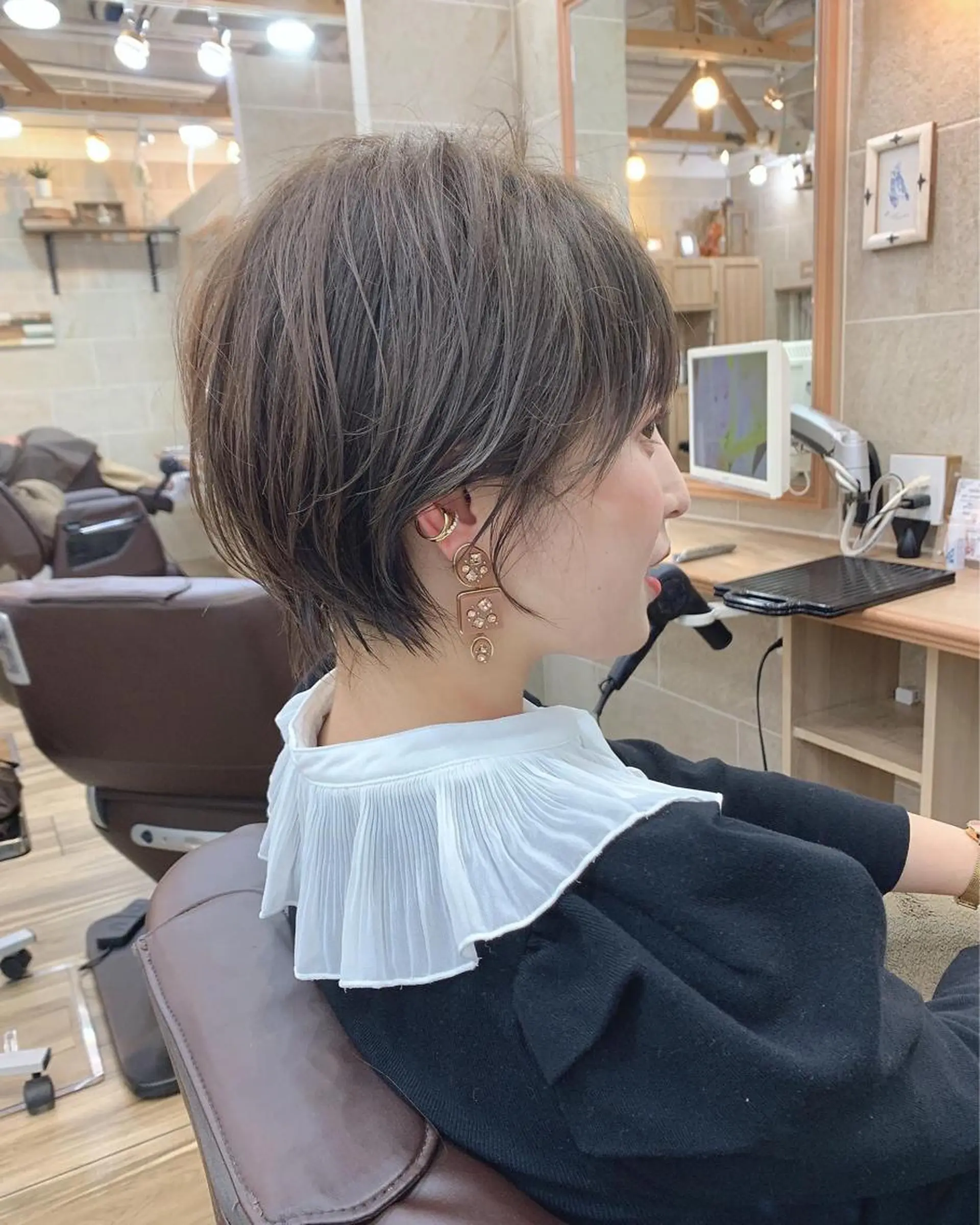 ショート カラー ベージュカラー オリーブベージュ ショートヘア カット ヘアカラー トリートメント EMANON横浜所属・平尾 拓也のヘアスタイル