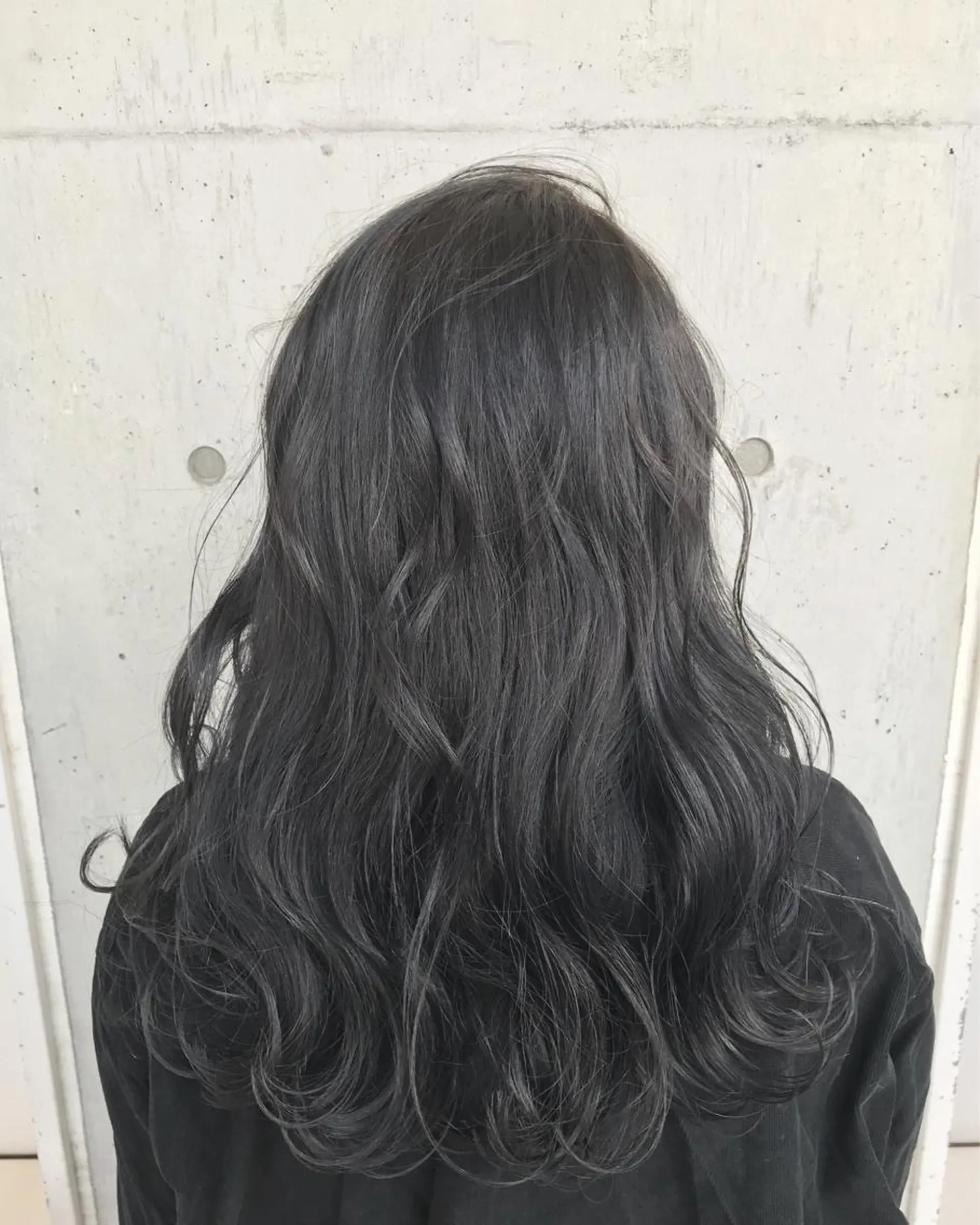 セミロング カラー ブリーチ ネイビーカラー &SONS 小林亨のヘアスタイル