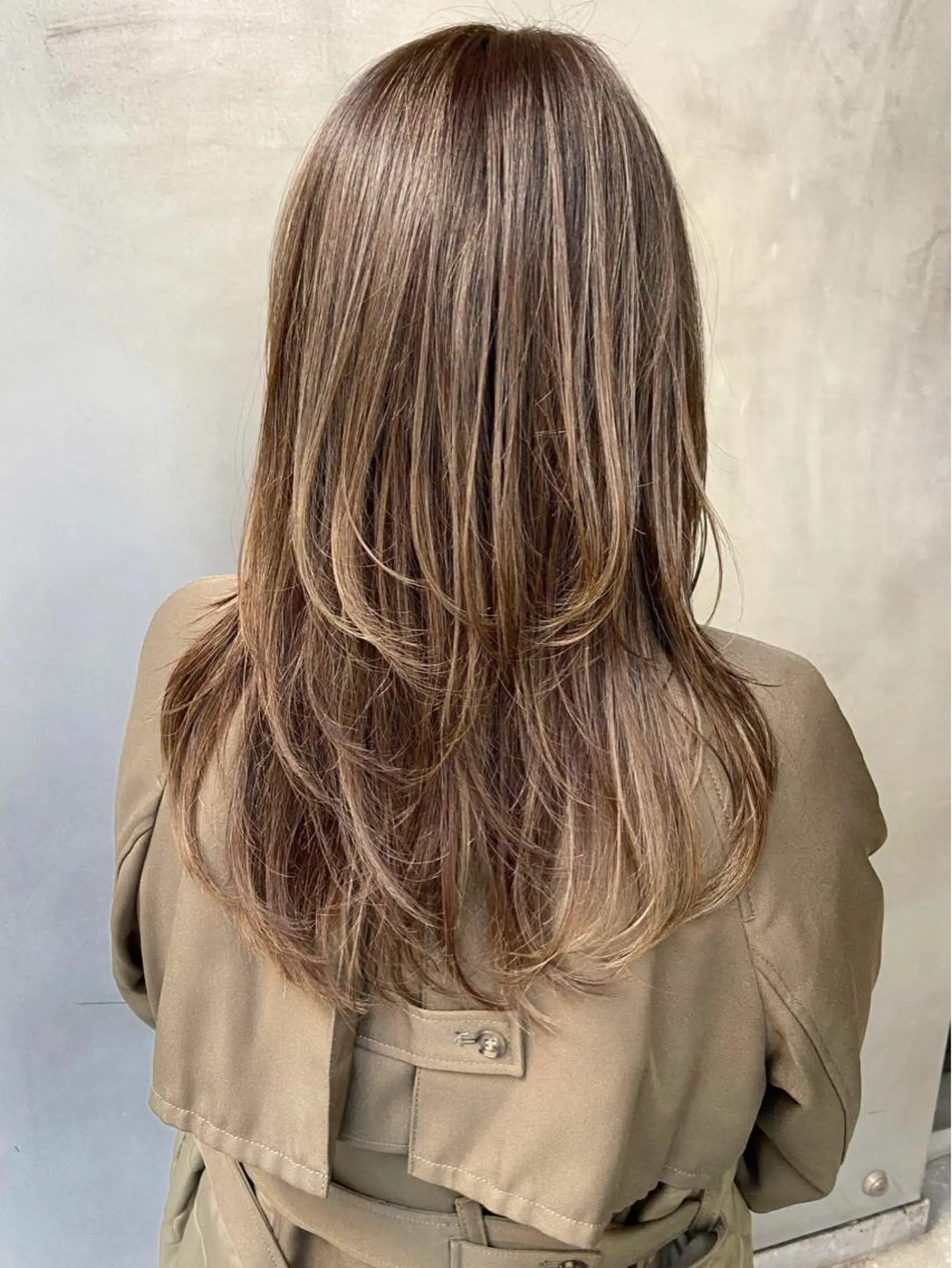 ロング カラー shiori ﾍﾞｰｼﾞｭｶﾗｰのヘアスタイル