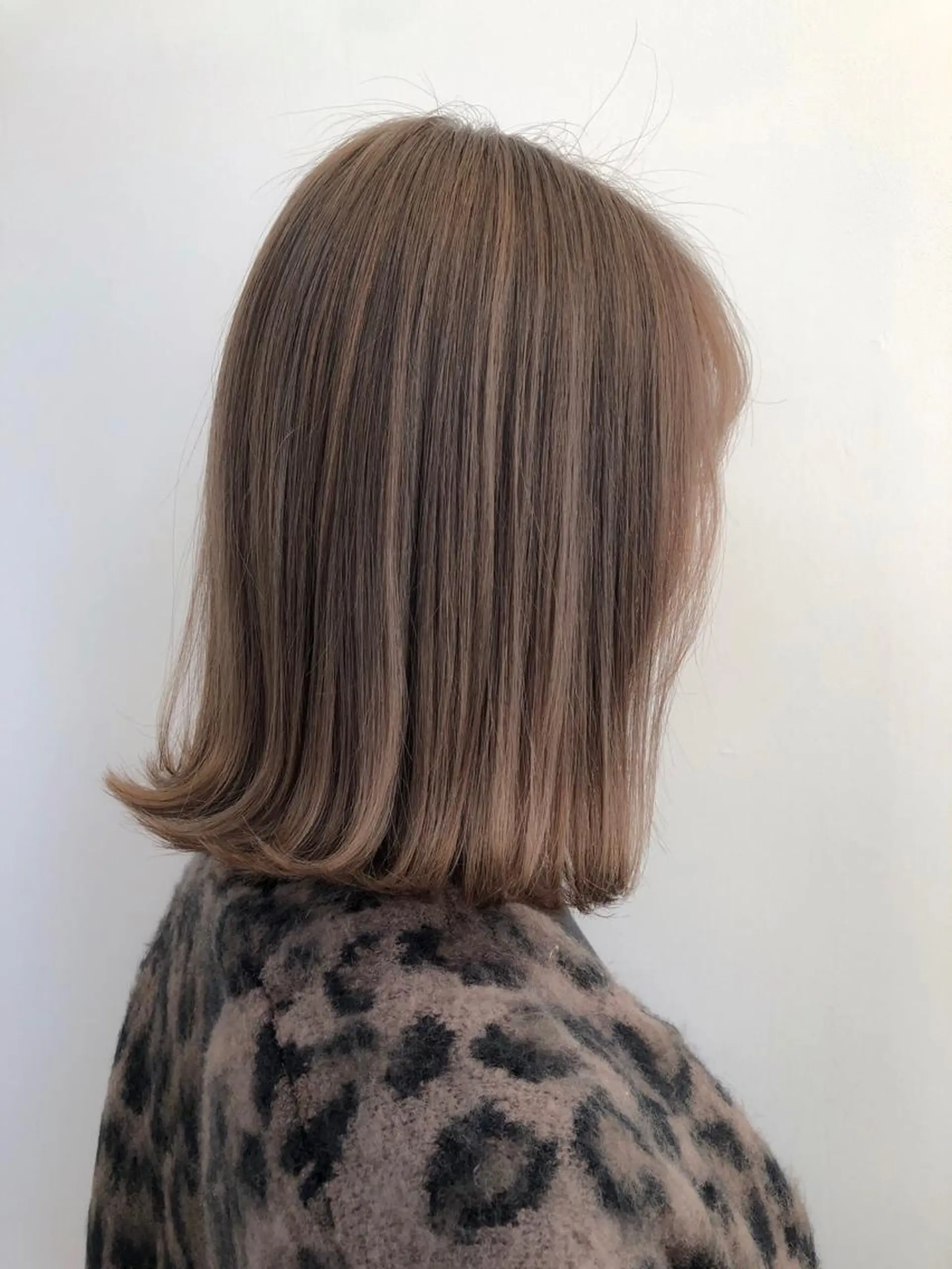 ミディアム カラー ブリーチ ケアブリーチ グレージュ 【透明感、艶髪】西村 有司のヘアスタイル