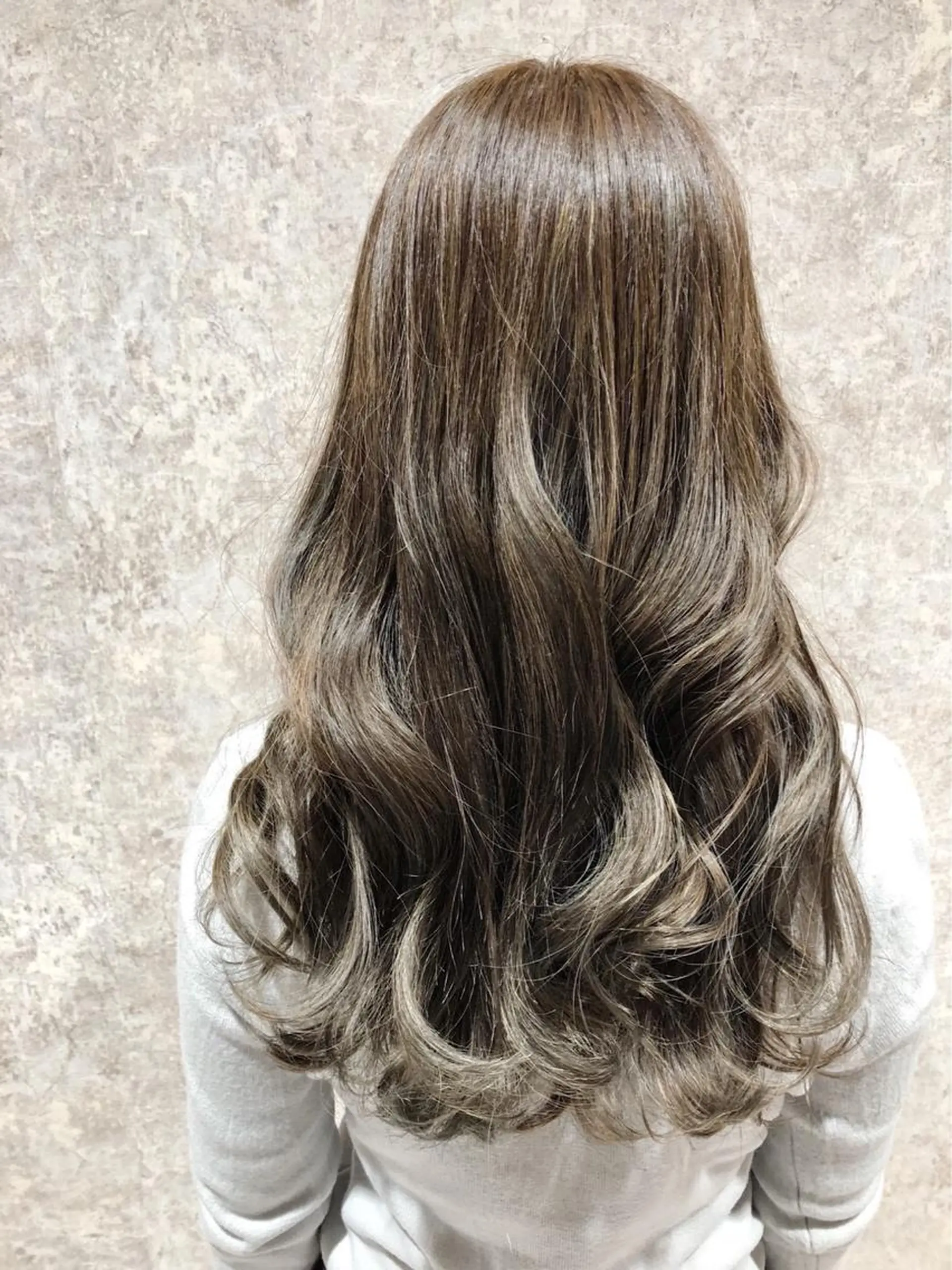 セミロング カラー グラデーションカラー シルバー 🫟Blanco🫟 Color&Careのヘアスタイル