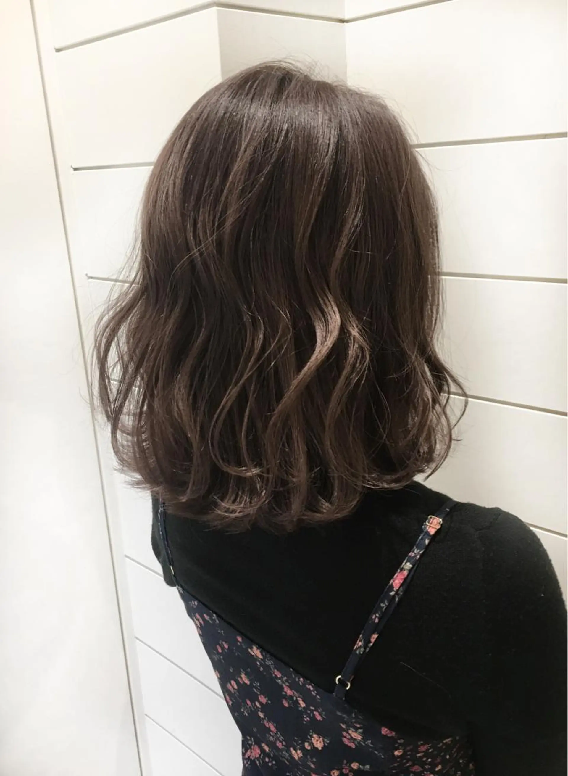 セミロング カラー 透明感カラー 鍵山 千秋のヘアスタイル