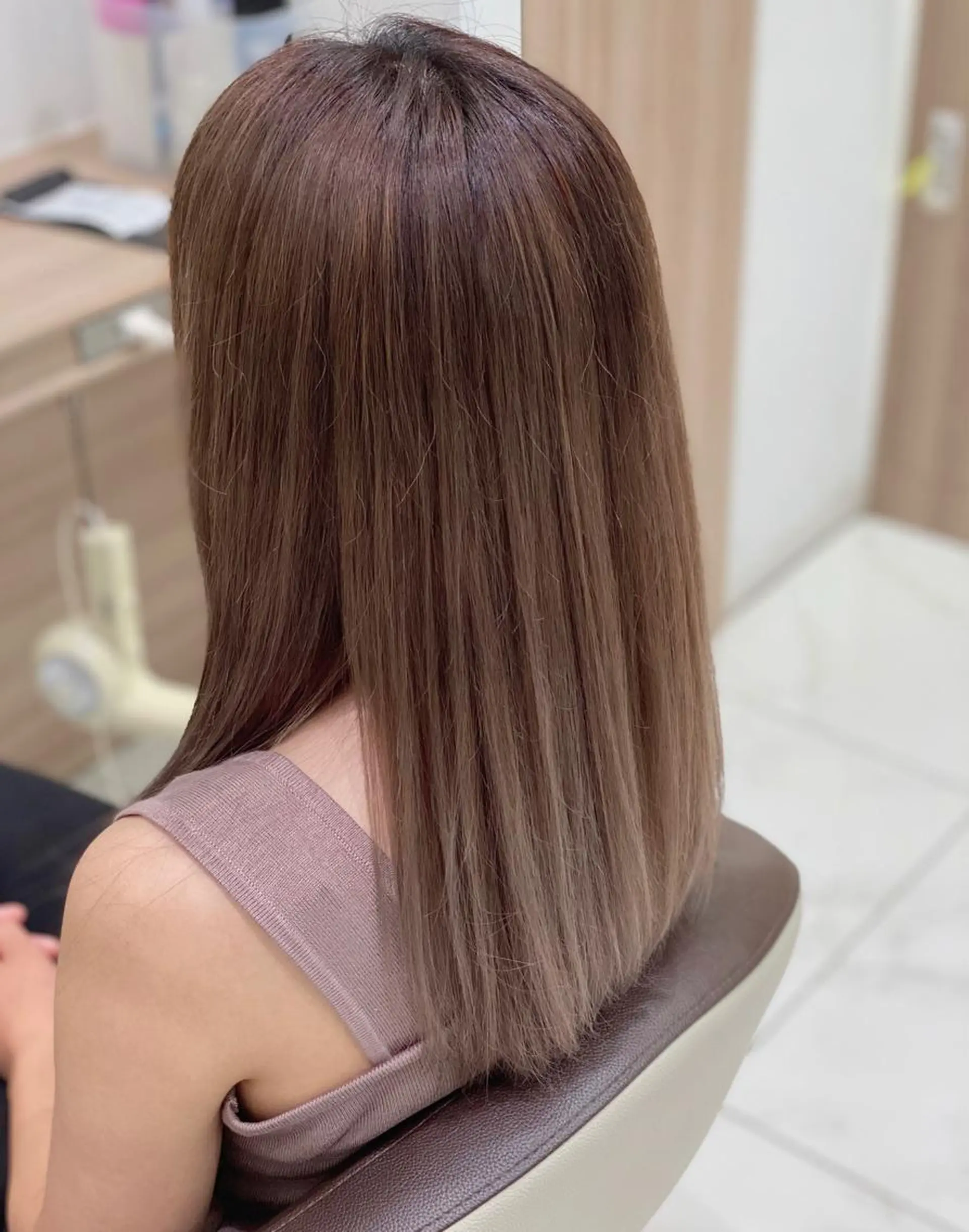 セミロング カラー ベージュカラー 透明感カラー ダブルカラー ミルクティーベージュ ヘアカラー トリートメント 宮林　努 / Ash 日野店のヘアスタイル