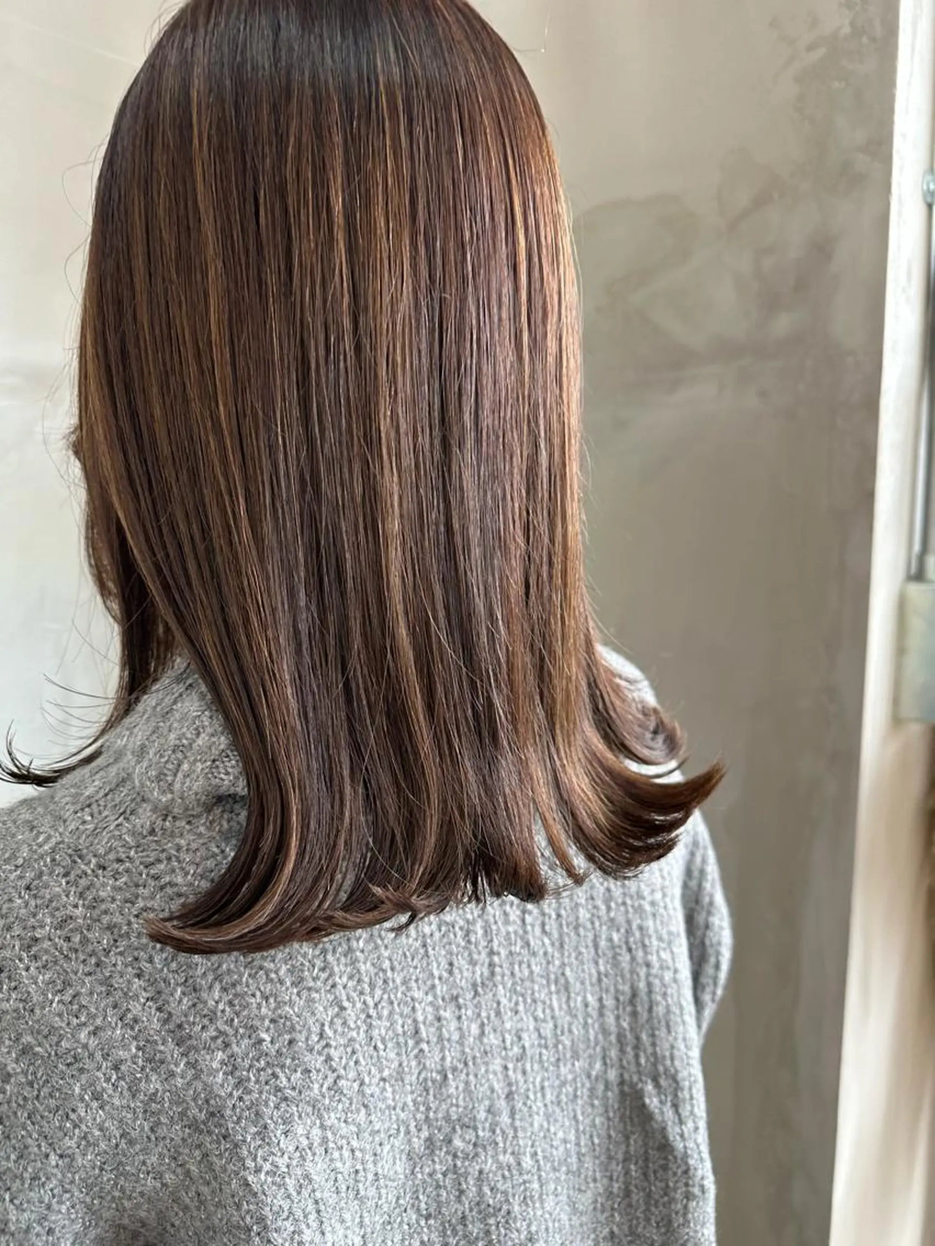 セミロング カット 益 佑夏のヘアスタイル