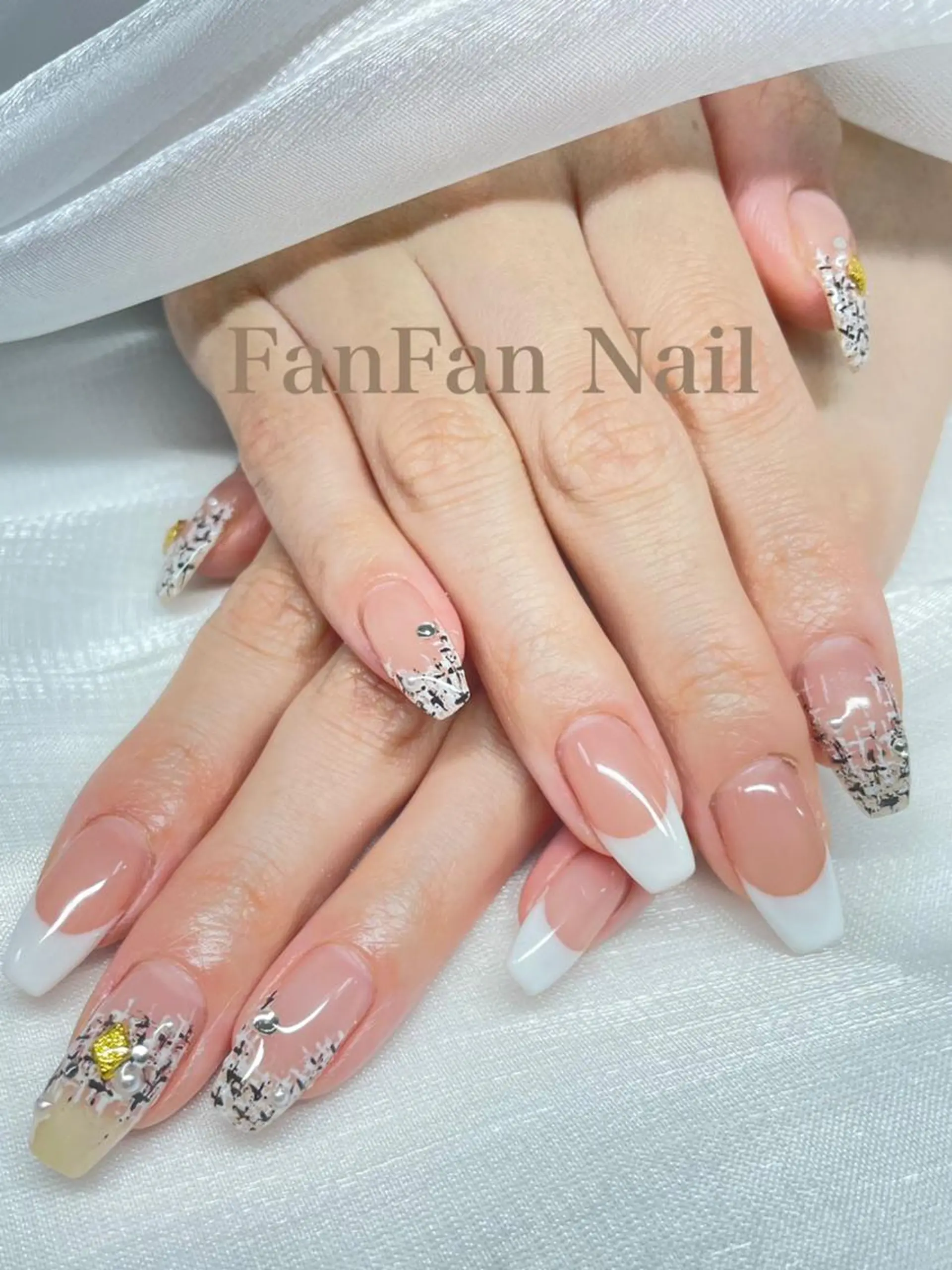 ネイル アートネイル オーロラネイル ガーリー キラキラネイル 韓国ネイル Fanfan  長さ出し専門のネイルデザイン