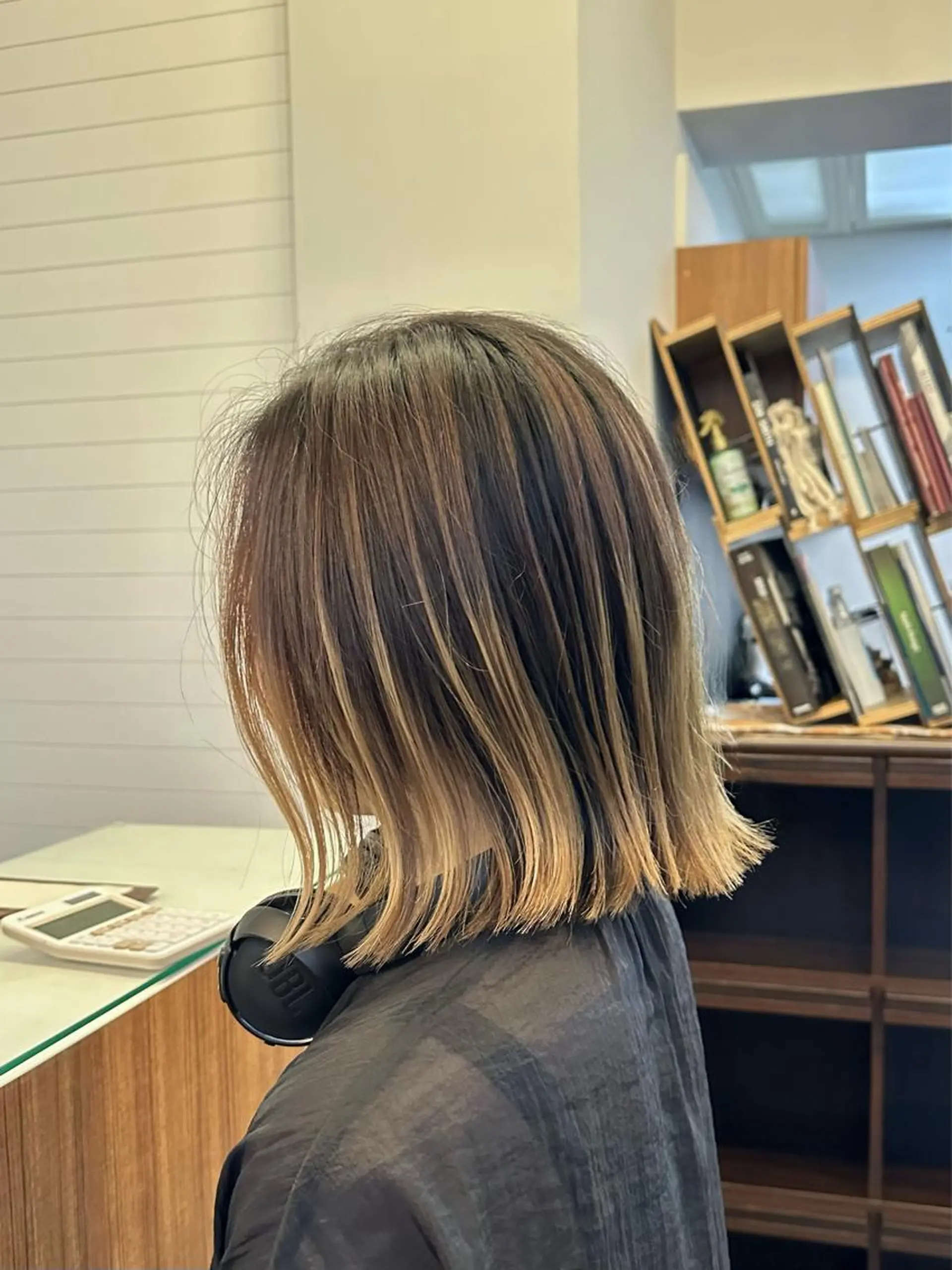 ミディアム カラー 切りっぱなしボブ ベージュカラー ブリーチ ブルーカラー 透明感カラー カット ヘアカラー 新宿御苑前/新宿 Ryuseiのヘアスタイル
