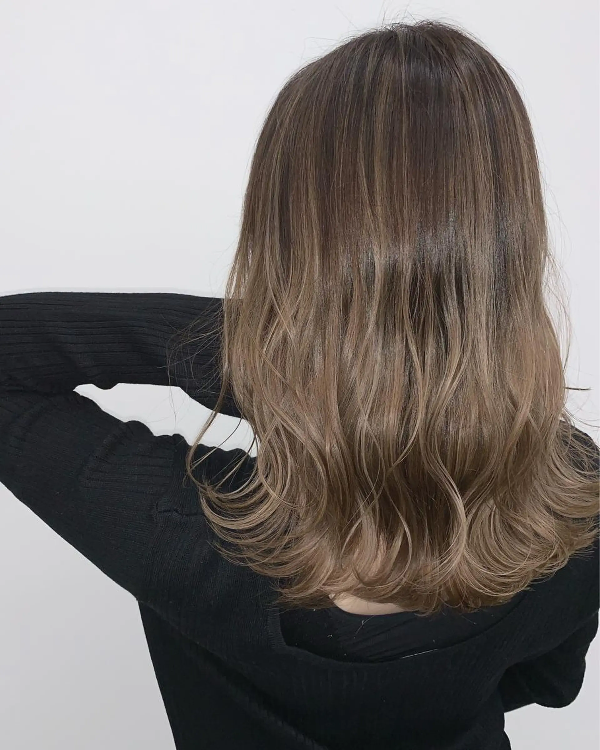 ミディアム ハイライト 山田 絵里菜のヘアスタイル