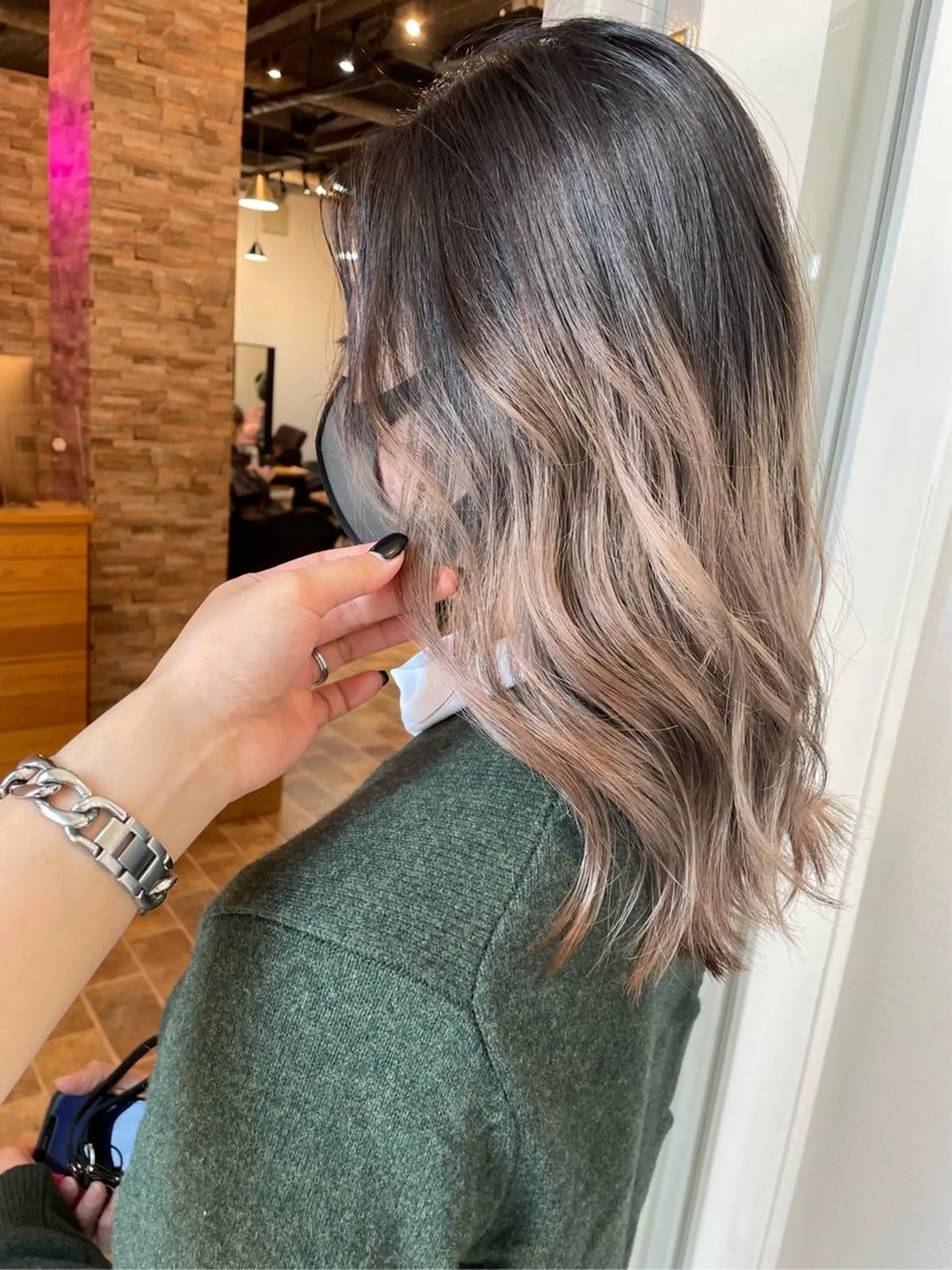 ロング カラー グラデーションカラー ヘアカラー YUI/ ブリーチカラー🌷のヘアスタイル