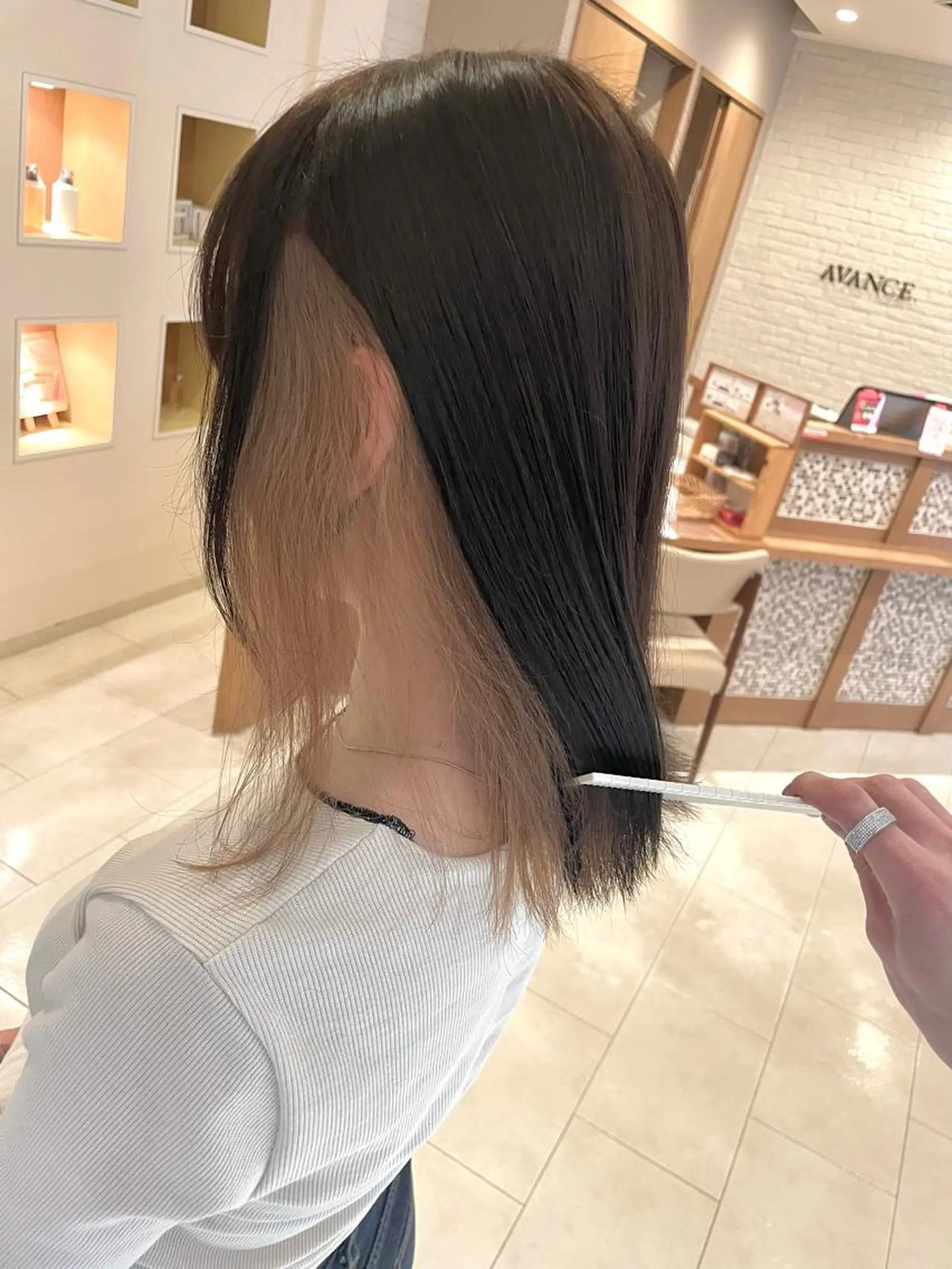 カラー レイヤー/くびれ/ 縮毛/チェレ金剛のヘアスタイル