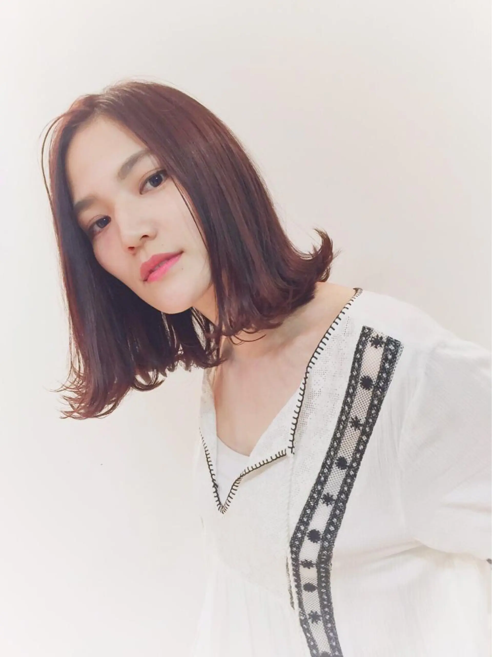 ミディアム 逗子葉山 ナオイカイラのヘアスタイル