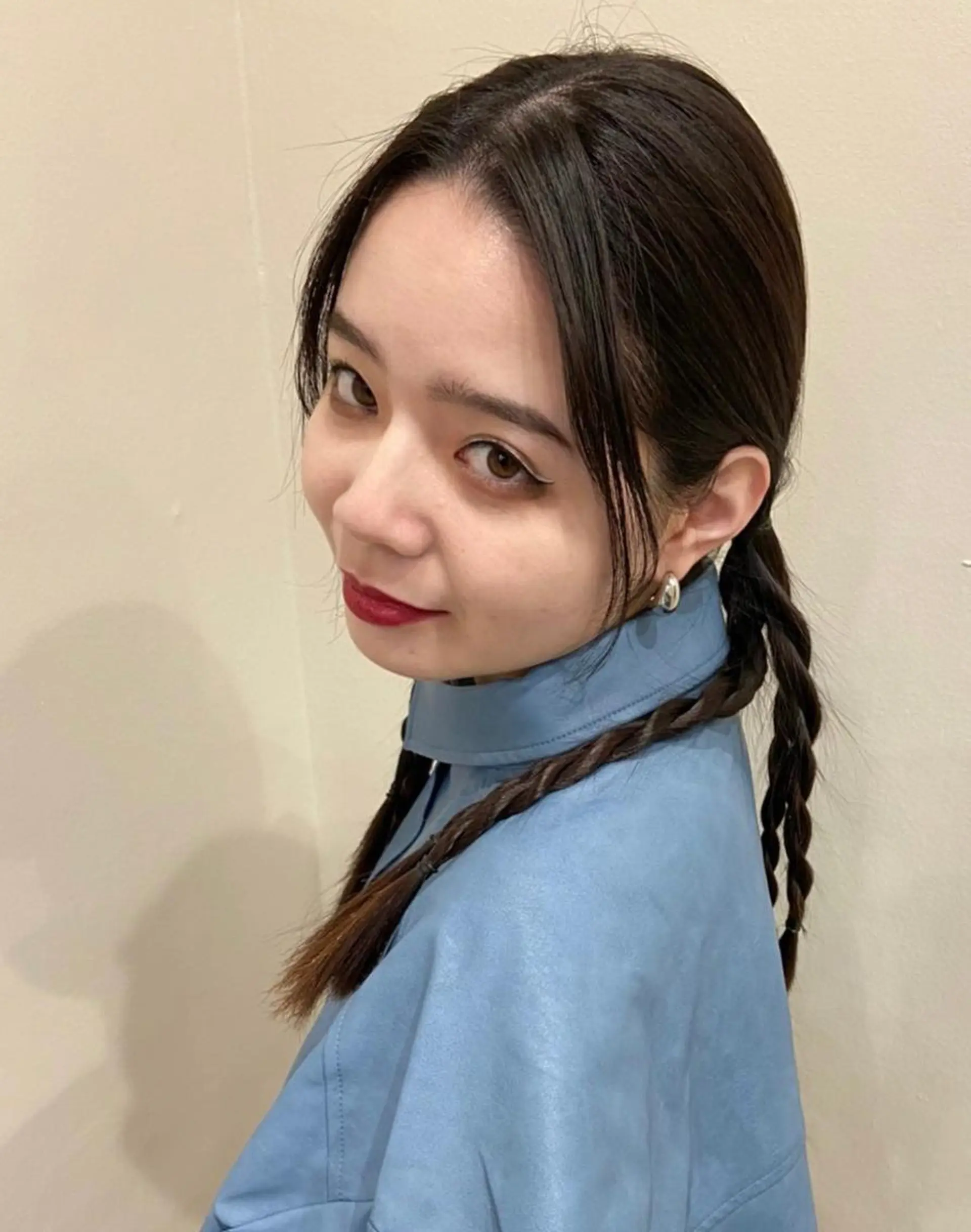 ロング ヘアアレンジ ツインテール 三つ編み ワタナベ リリコのヘアスタイル