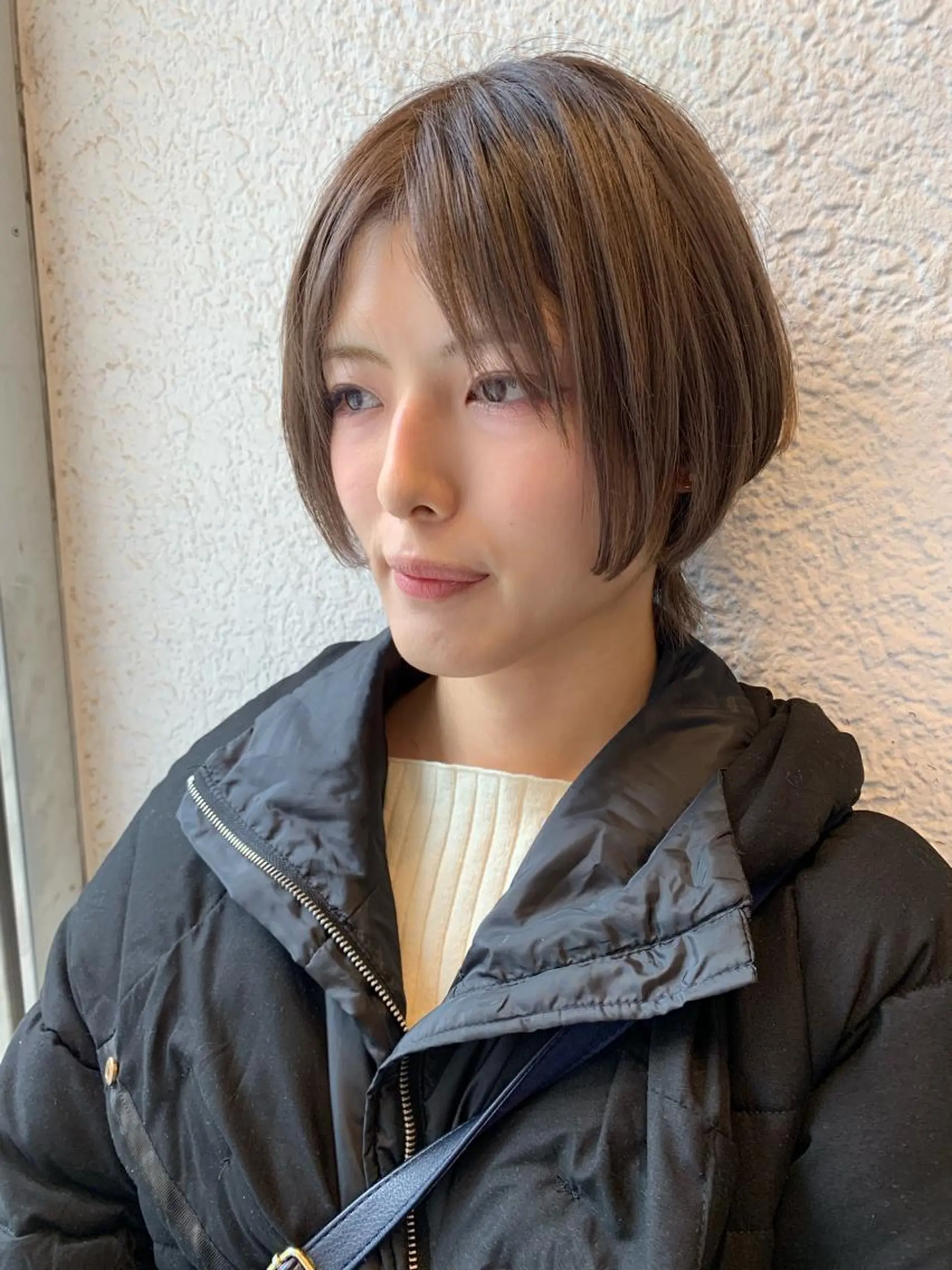 ショート カラー グレージュ ハイトーンカラー ショートヘア 安達 俊亮のヘアスタイル