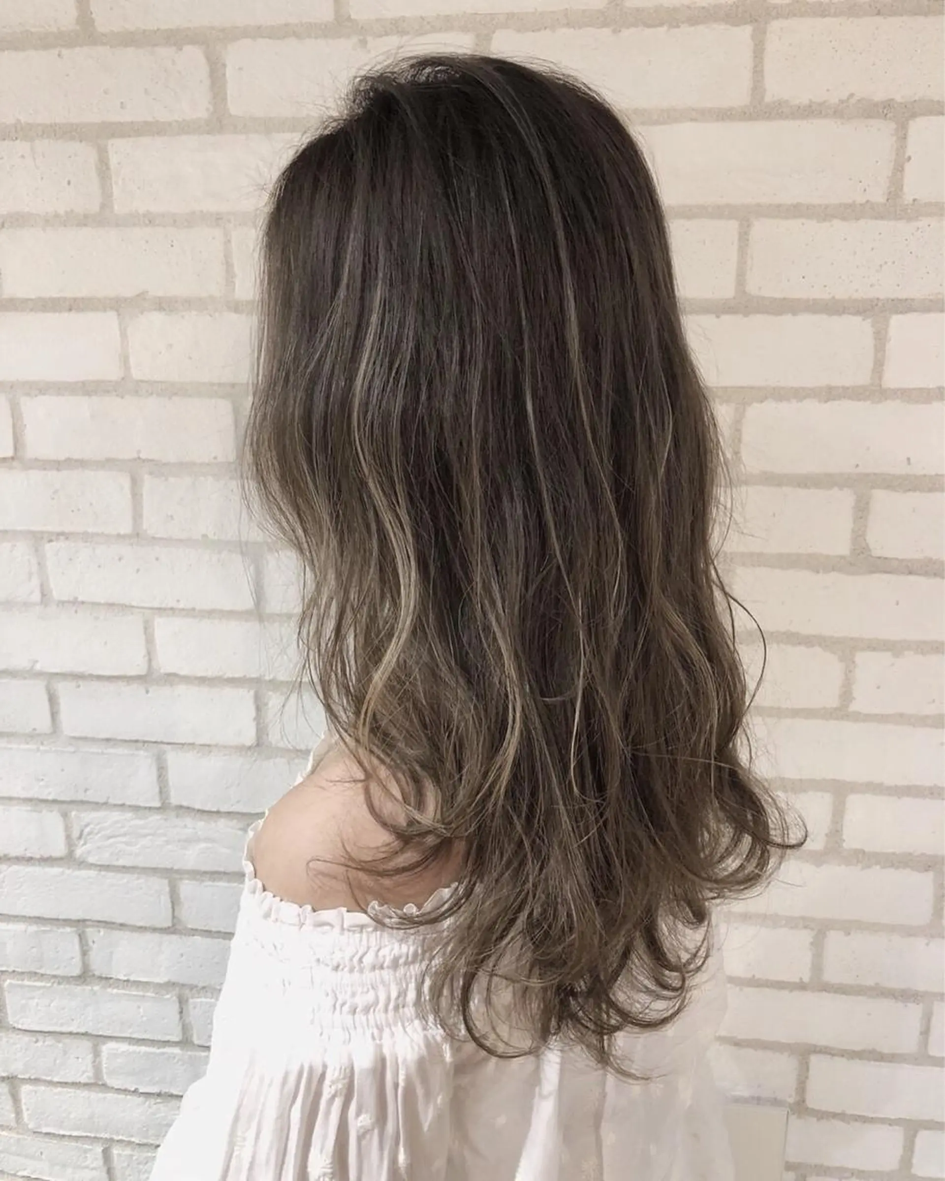 セミロング カラー 小島 侑衣のヘアスタイル