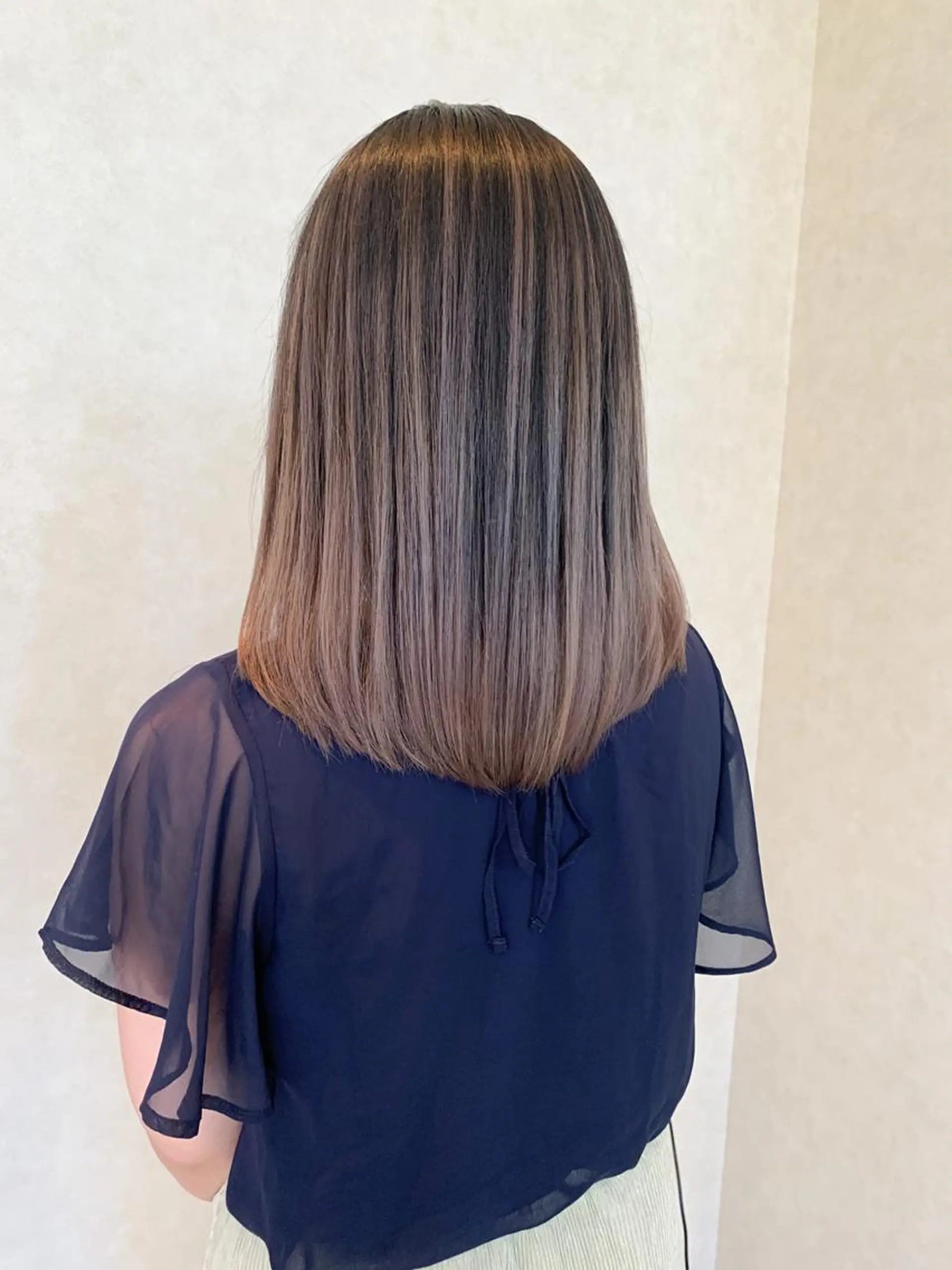 ミディアム Lit.豊橋 夏目のヘアスタイル