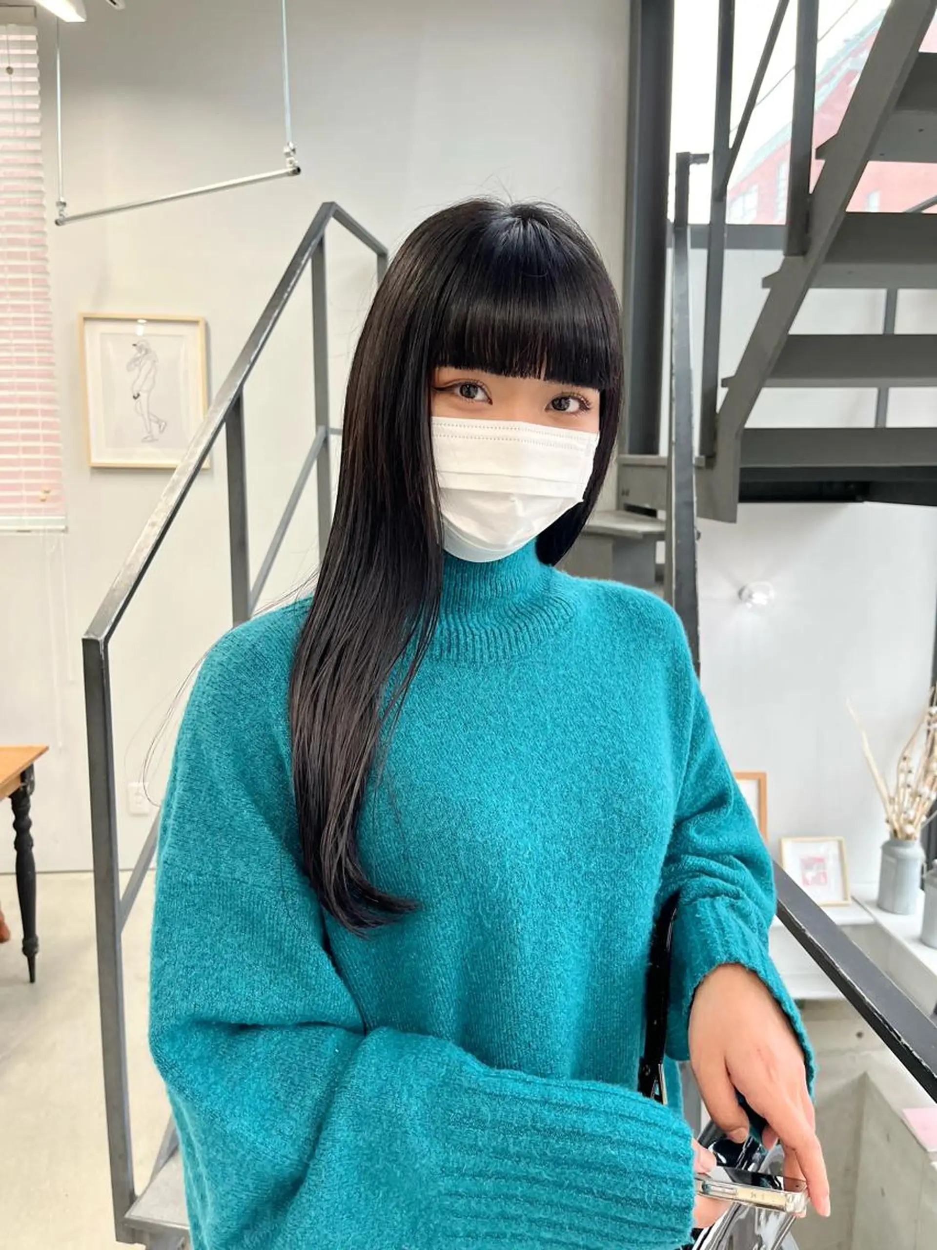 ロング カラー 黒髪 ブルーカラー ブルーブラック ロング 山口 モエのヘアスタイル