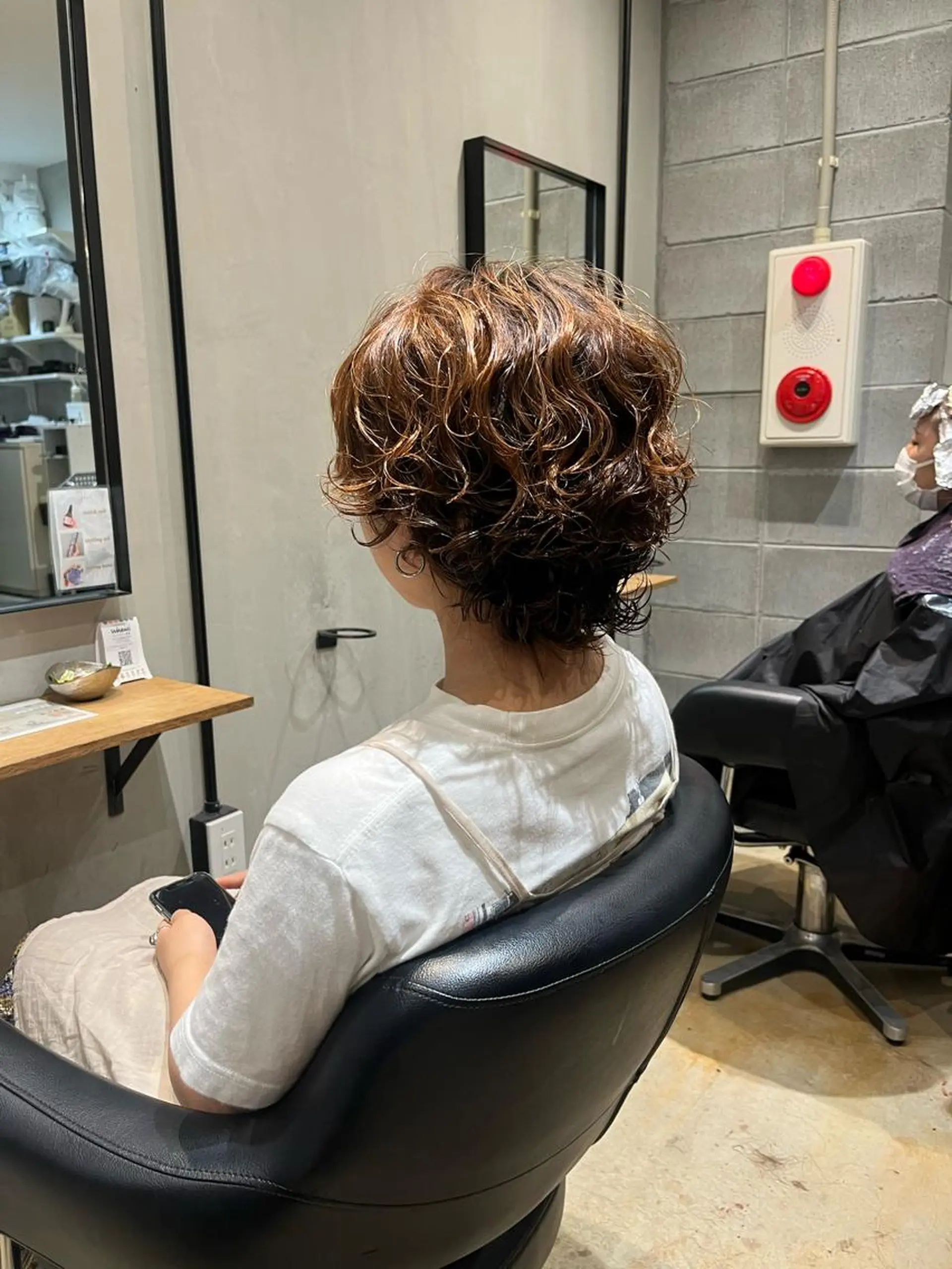 パーマ こまつばらみお/レイ ヤー/ダブルカラーのヘアスタイル