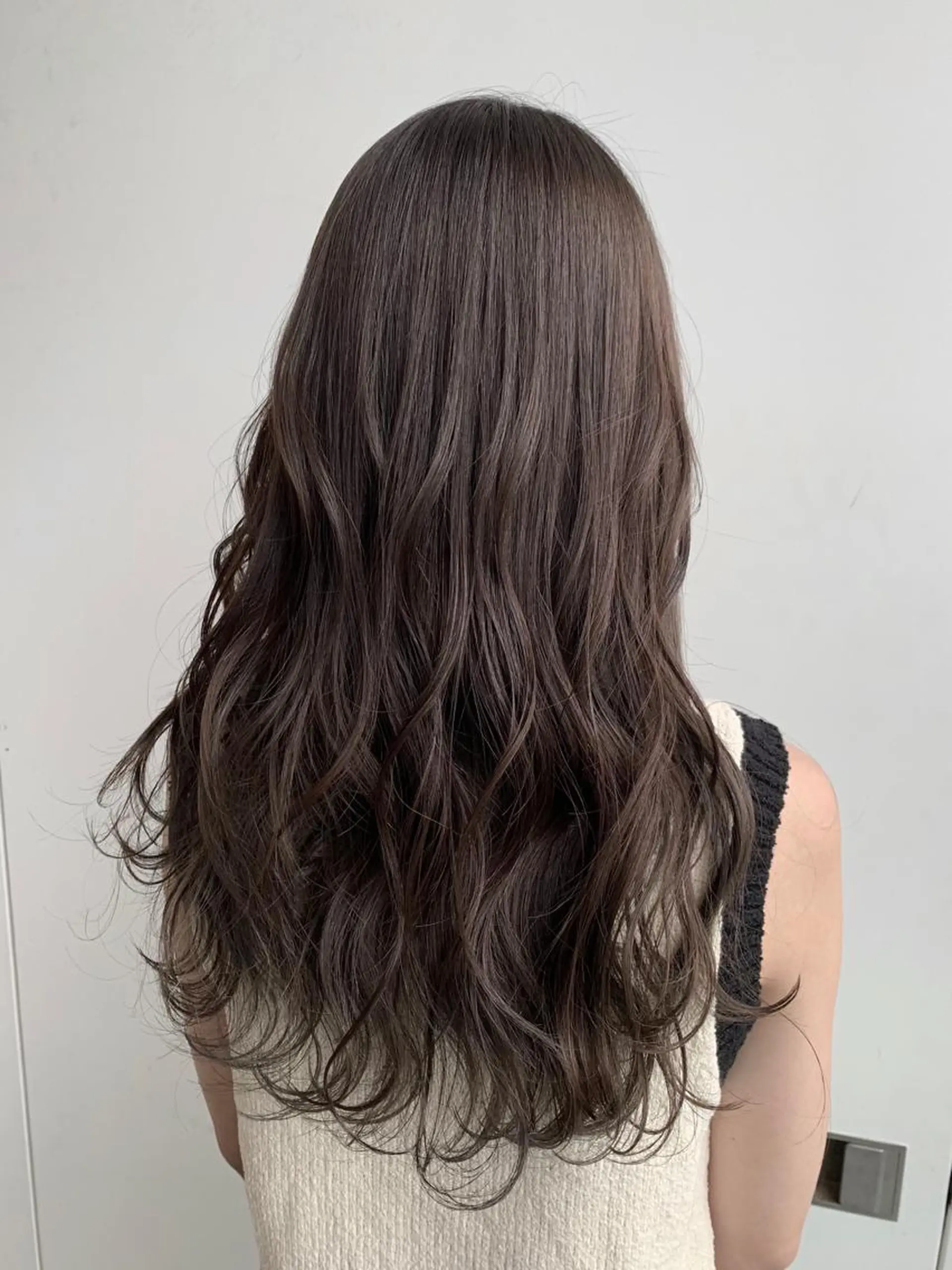 セミロング カラー グレージュ 中塚 義人のヘアスタイル