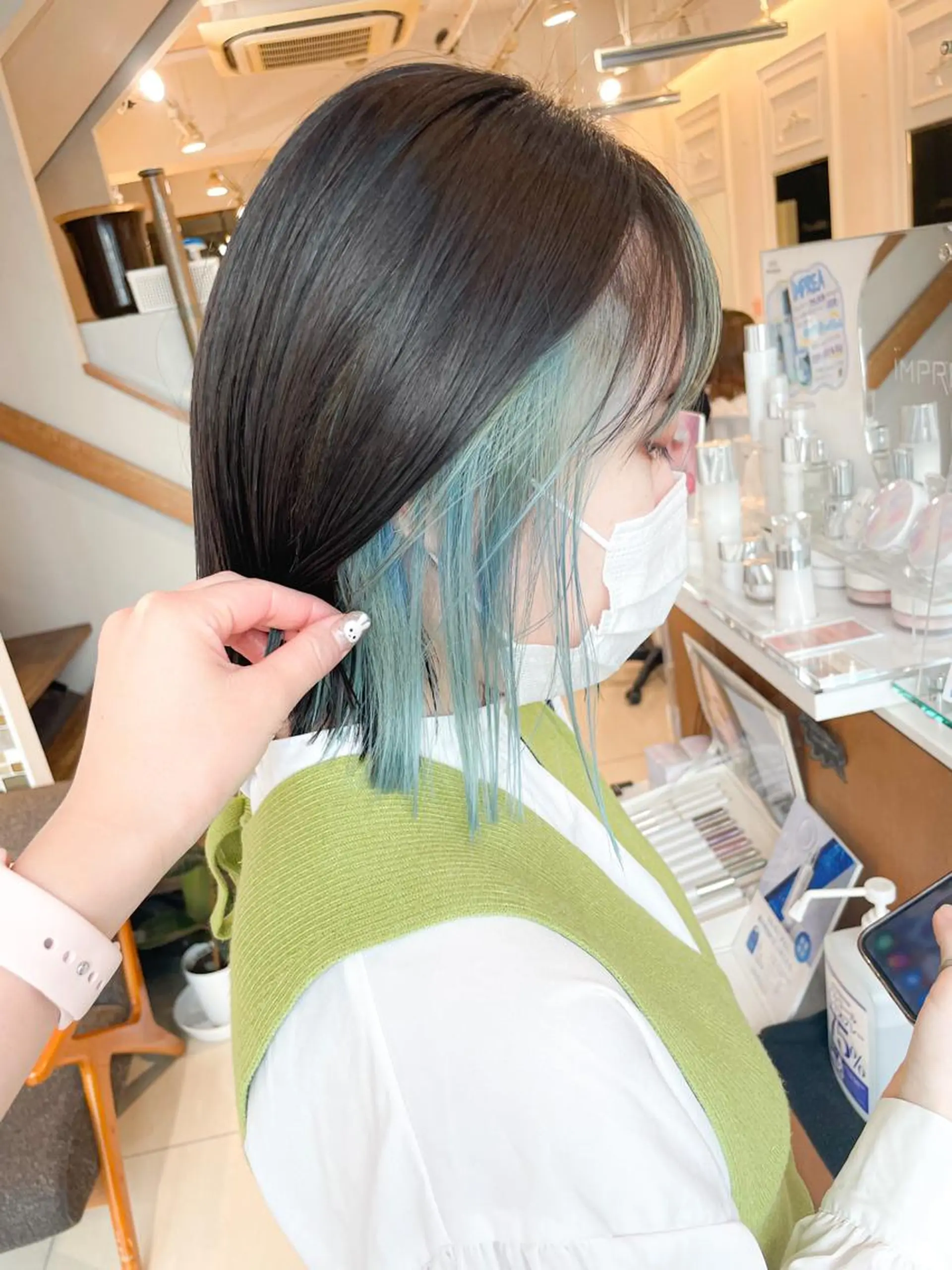ミディアム カラー ブルーカラー インナーカラー ボブ カット ヘアカラー トリートメント ✨カラー支持No.1 🧸ワキ カナコ🧸のヘアスタイル