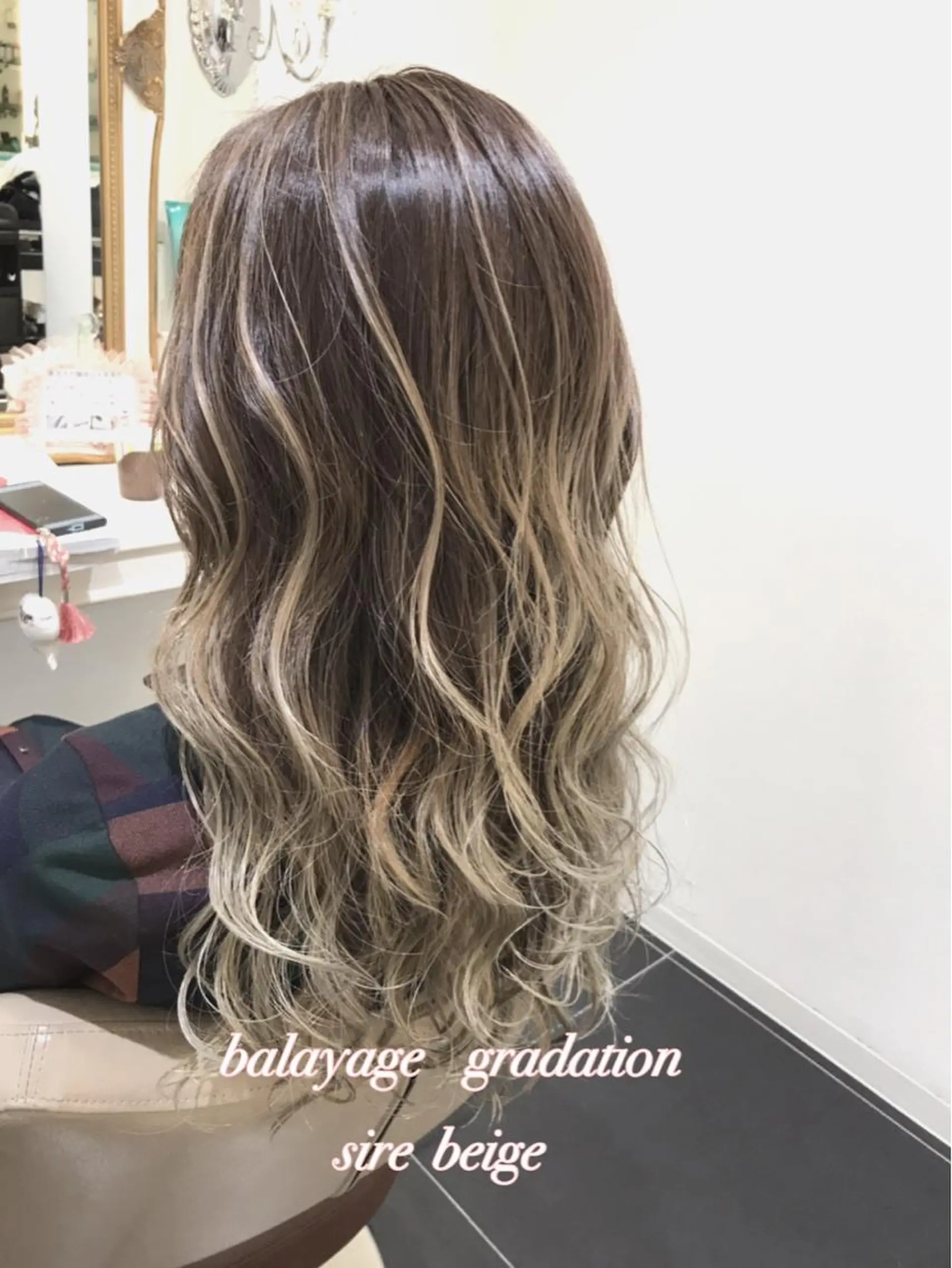 ロング カラー バレイヤージュ ベージュカラー グラデーションカラー シアーベージュ レイヤーカット カット ヘアカラー 山崎俊輔/髪質改善 /バレイヤージュのヘアスタイル