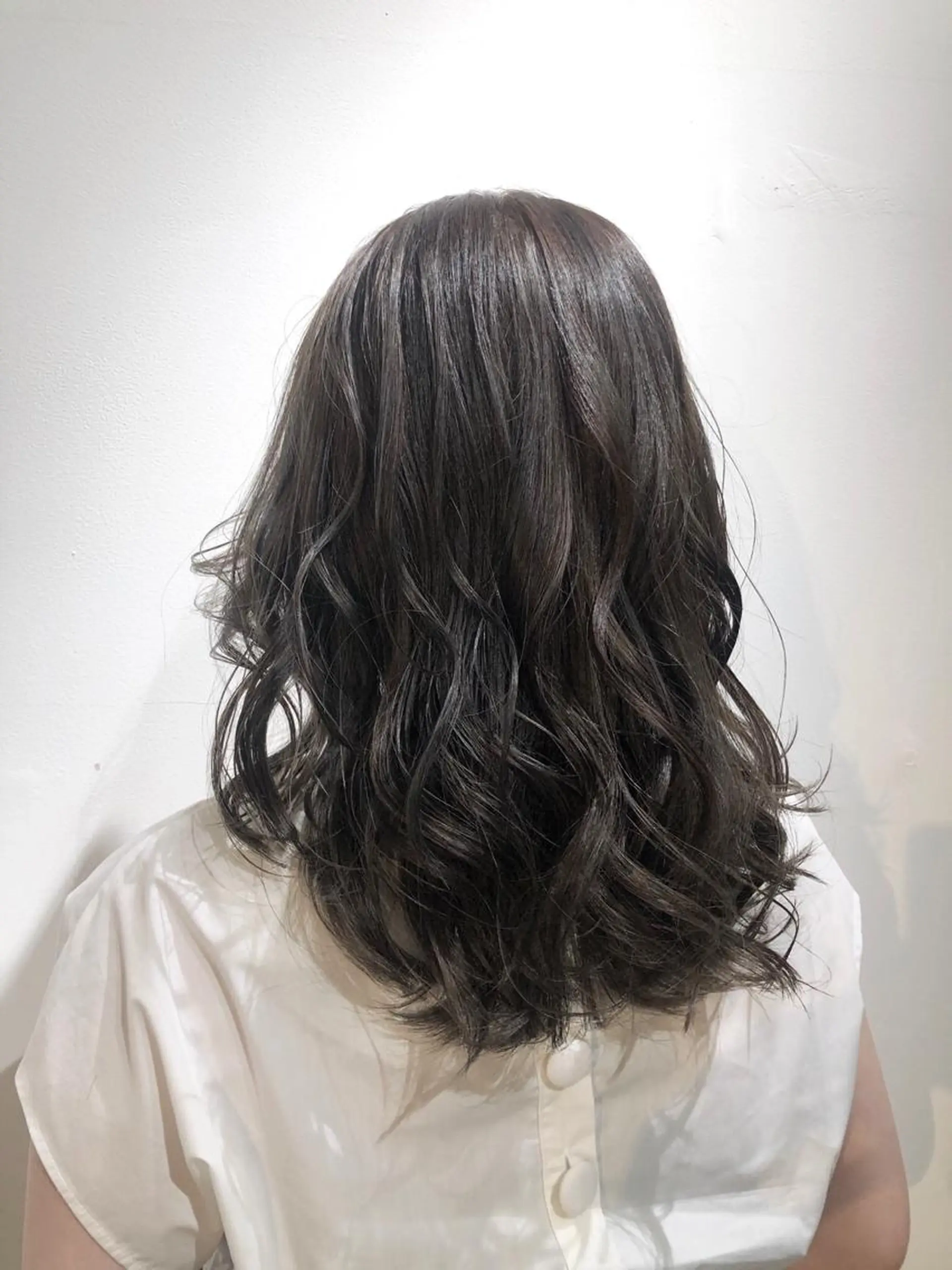 セミロング カラー 透明感カラー グレージュ ハイライトカラー ハイライト Lee大阪店所属・店長　濱口 花菜　美髪整形のヘアスタイル