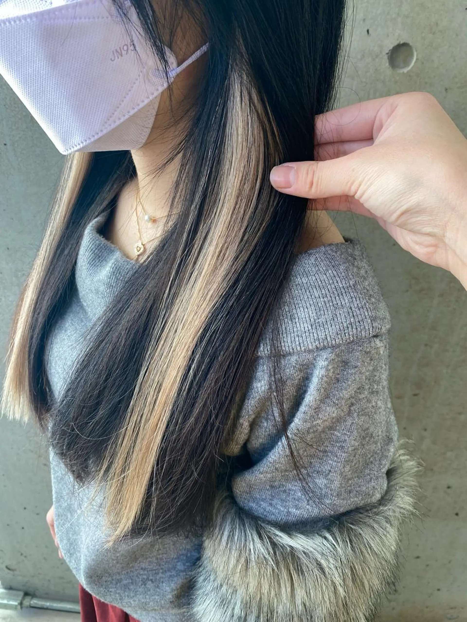 ロング カラー シールエクステ デザインカラー イヤリングカラー エクステ エクステ エクステ/ハイトーン /インナー礒野朱里のヘアスタイル