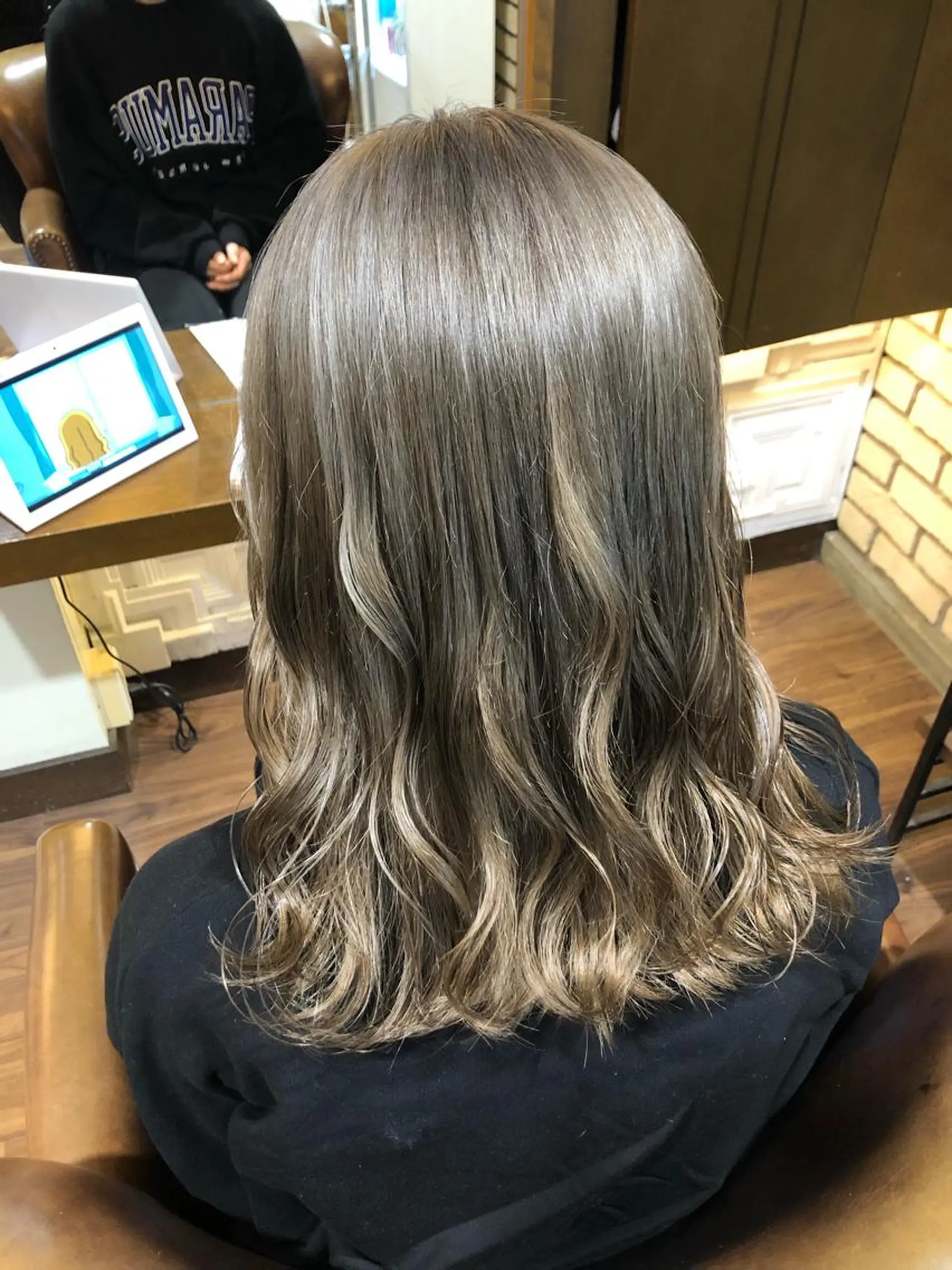 カラー AGREE Momokaのヘアスタイル