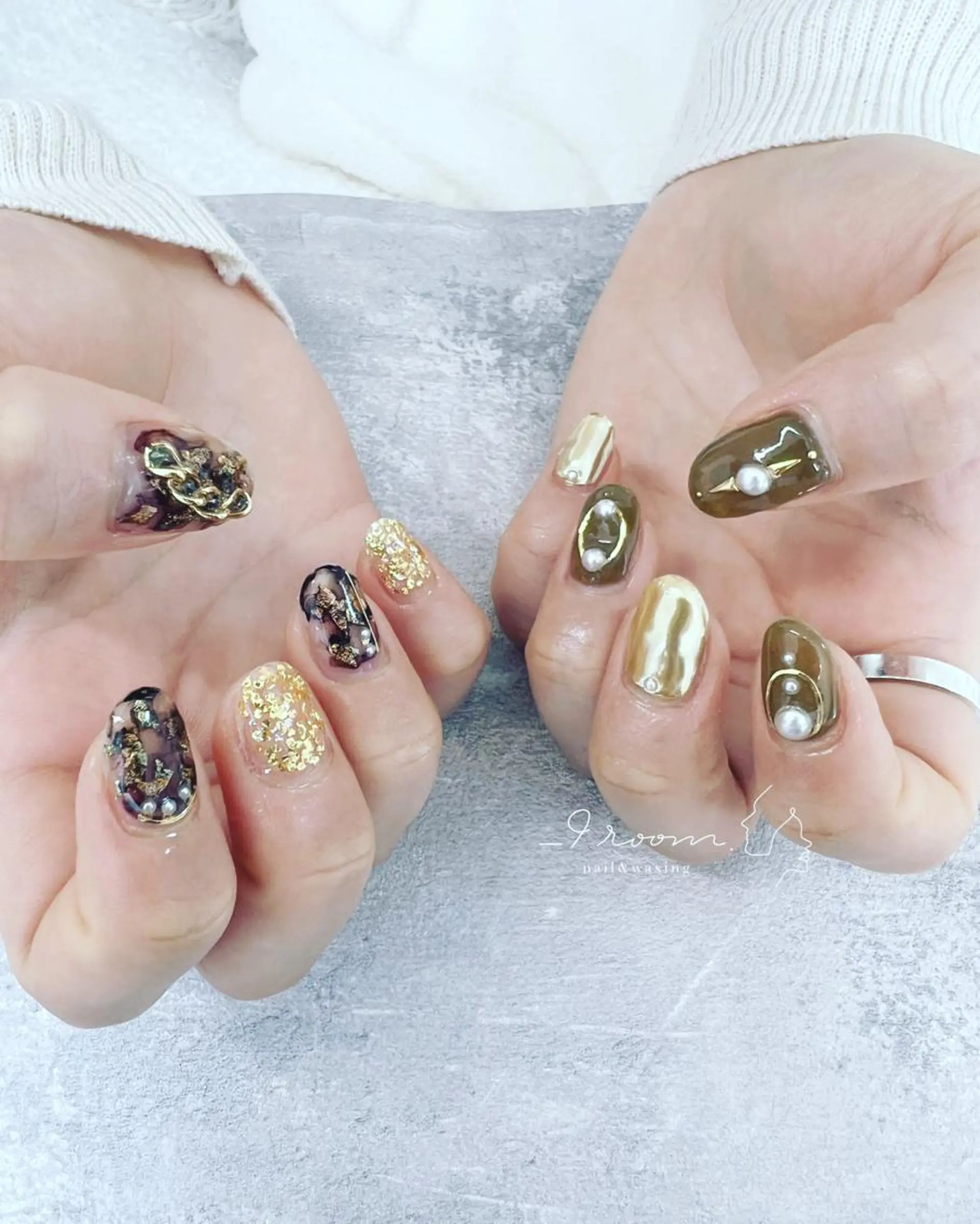 ネイル アートネイル ブラウン ゴールド ミラーネイル _9 room. Yoshimiのネイルデザイン