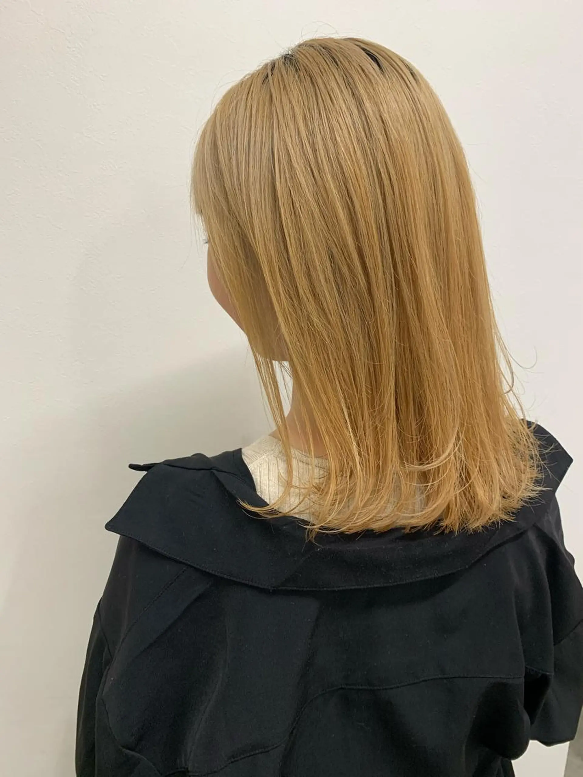 ミディアム カット 肌に馴染む暗髪 梅田・増田のヘアスタイル