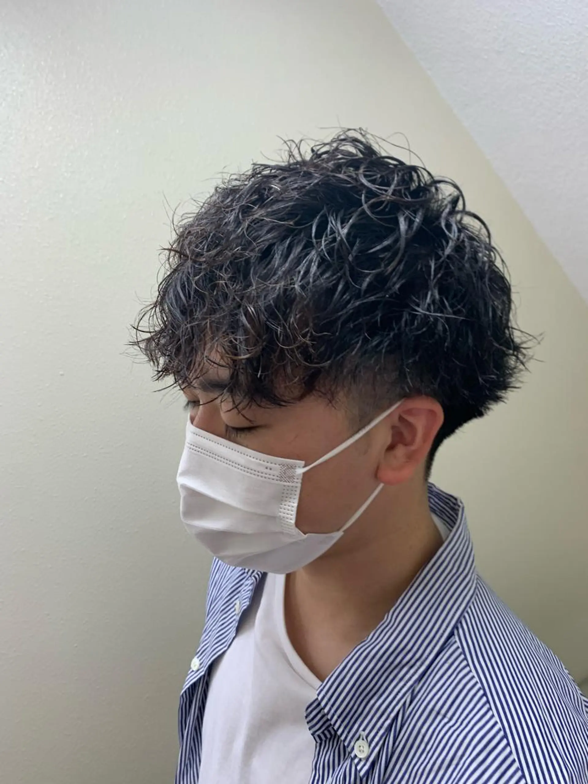 パーマ メンズ メンズパーマ スパイラルパーマ 高槻No. 1レイヤ ーカット🇰🇷白石のヘアスタイル