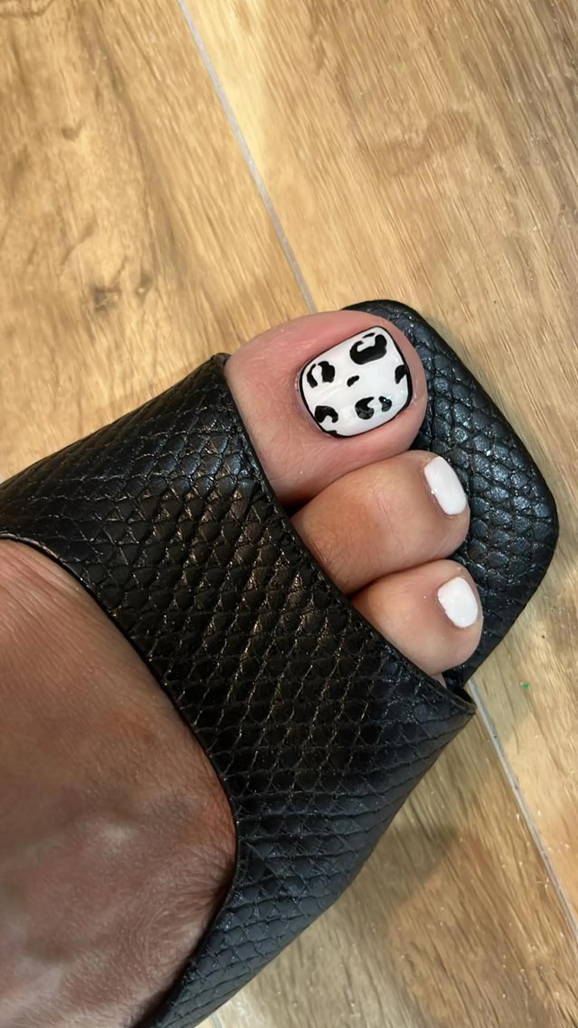 ネイル アニマル柄 鶴橋wooone nail.rieのネイルデザイン