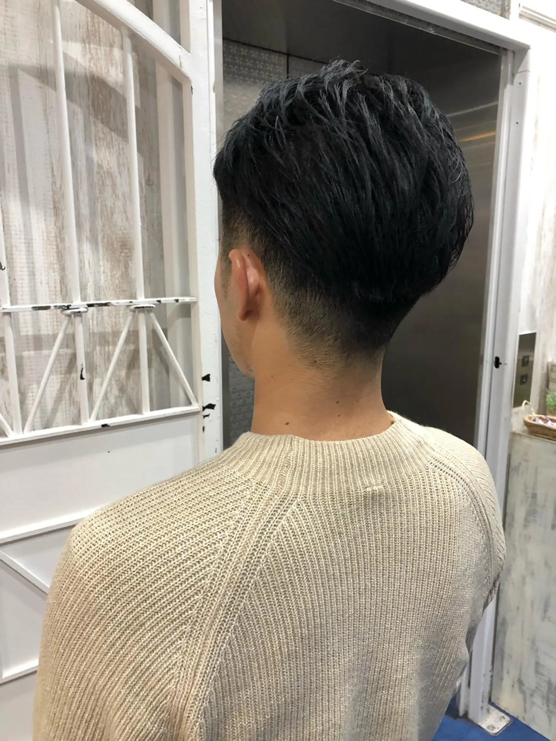 メンズ white.梅田 デザインカラー🦄のヘアスタイル