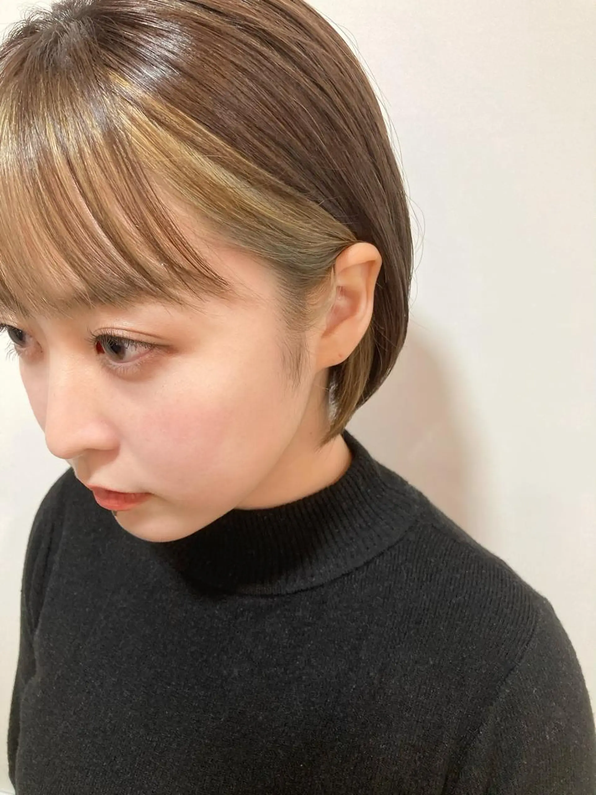 ショート ミストバング ハイライト ヘアカラー カラーリスト菅野 竜矢🌈のヘアスタイル