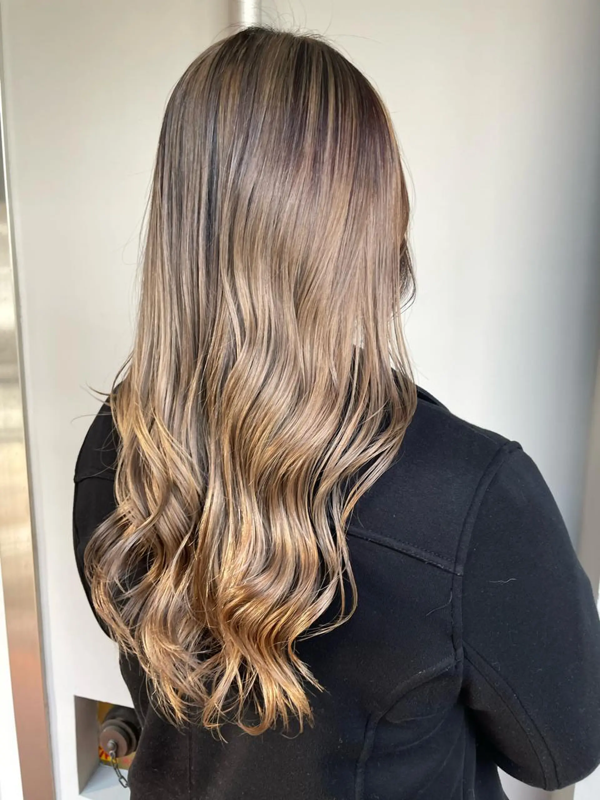 セミロング ヘアカラー トリートメント ブリーチ毛矯正.髪質 改善.髪にドラマをのヘアスタイル