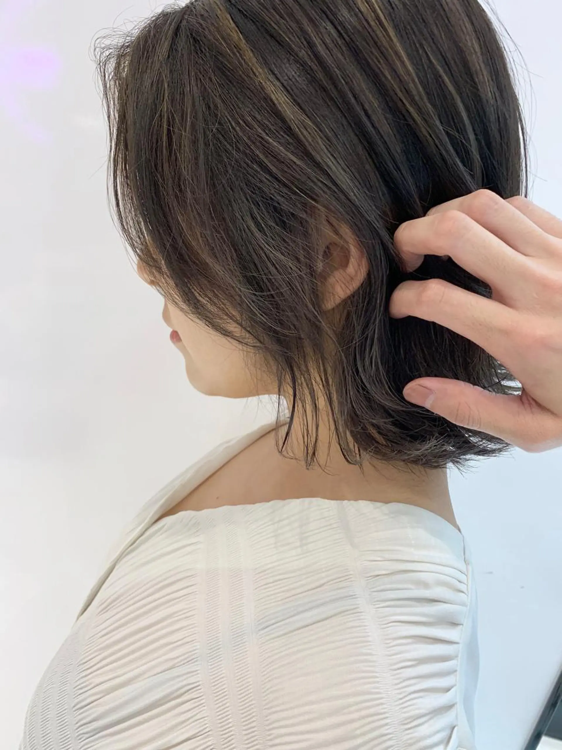 ミディアム ボブ ハイライト 外ハネヘア 【ミニモ公認】*似合 わせ職人*滝田拳史のヘアスタイル