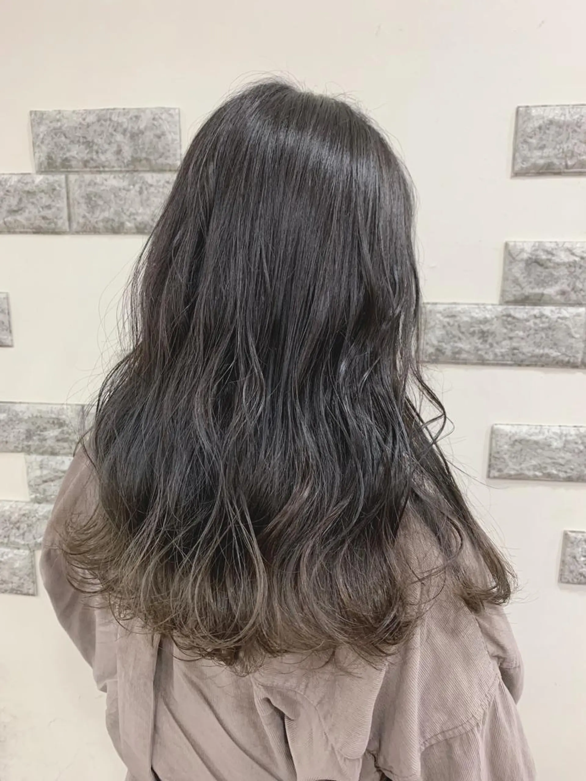 ロング カラー SALOWIN新宿三丁目 Frente店所属・薄田 珠美のヘアスタイル