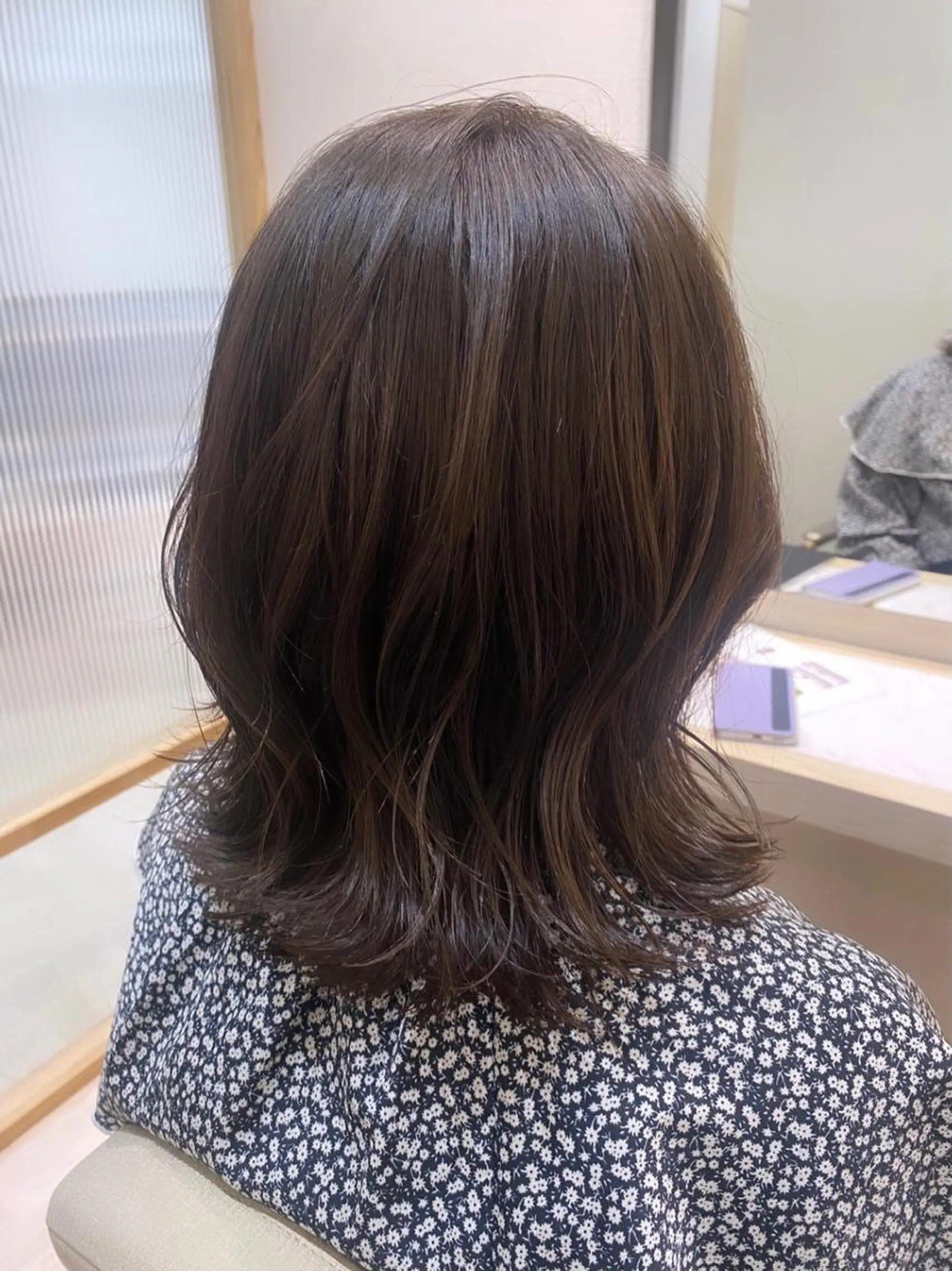 ミディアム カット ヘアカラー トリートメント ヘッドスパ mina .のヘアスタイル