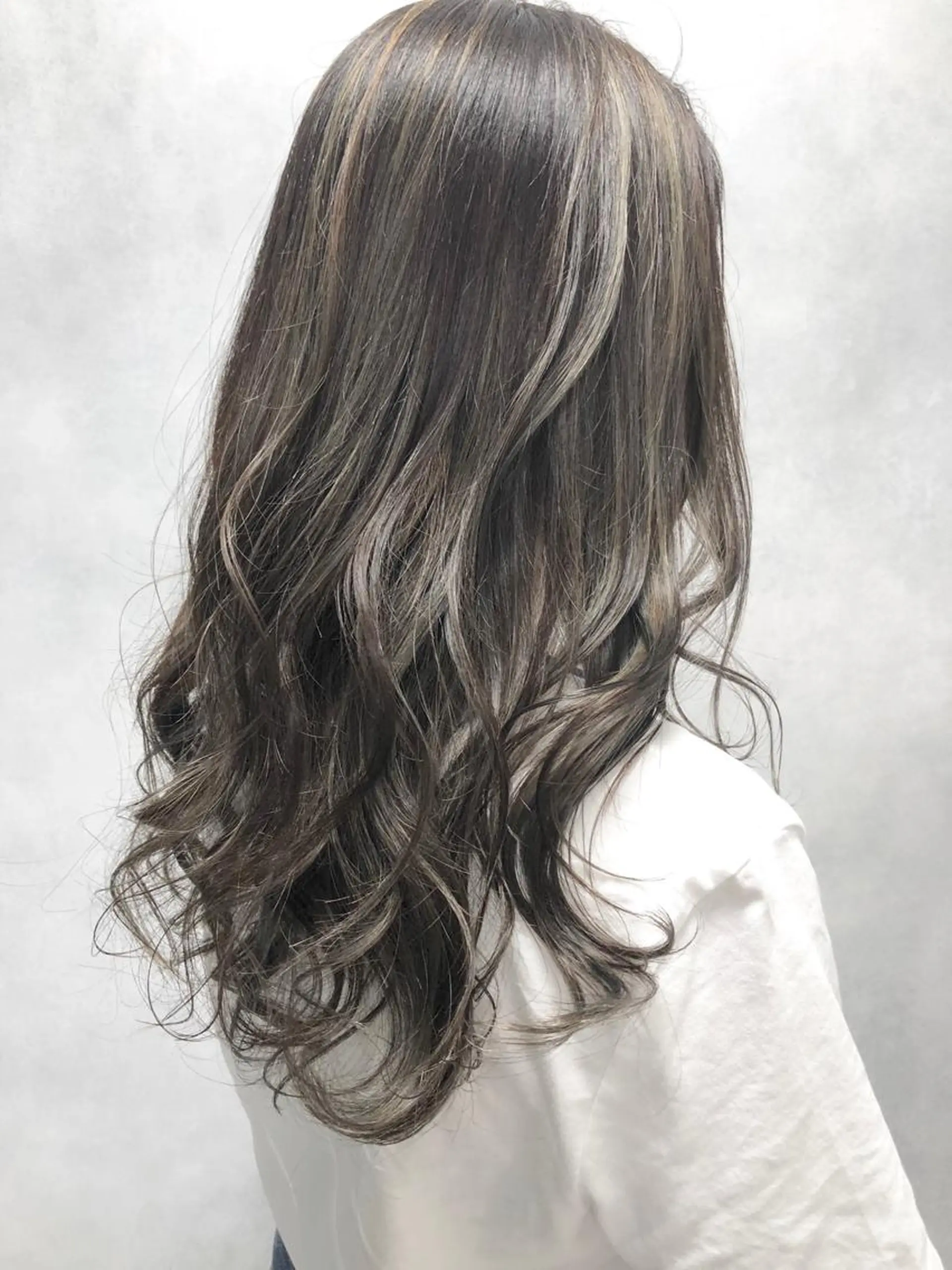 ロング 外国人風カラー ハイライト ヘアカラー トリートメント 小澤大輔 YOLO hairのヘアスタイル