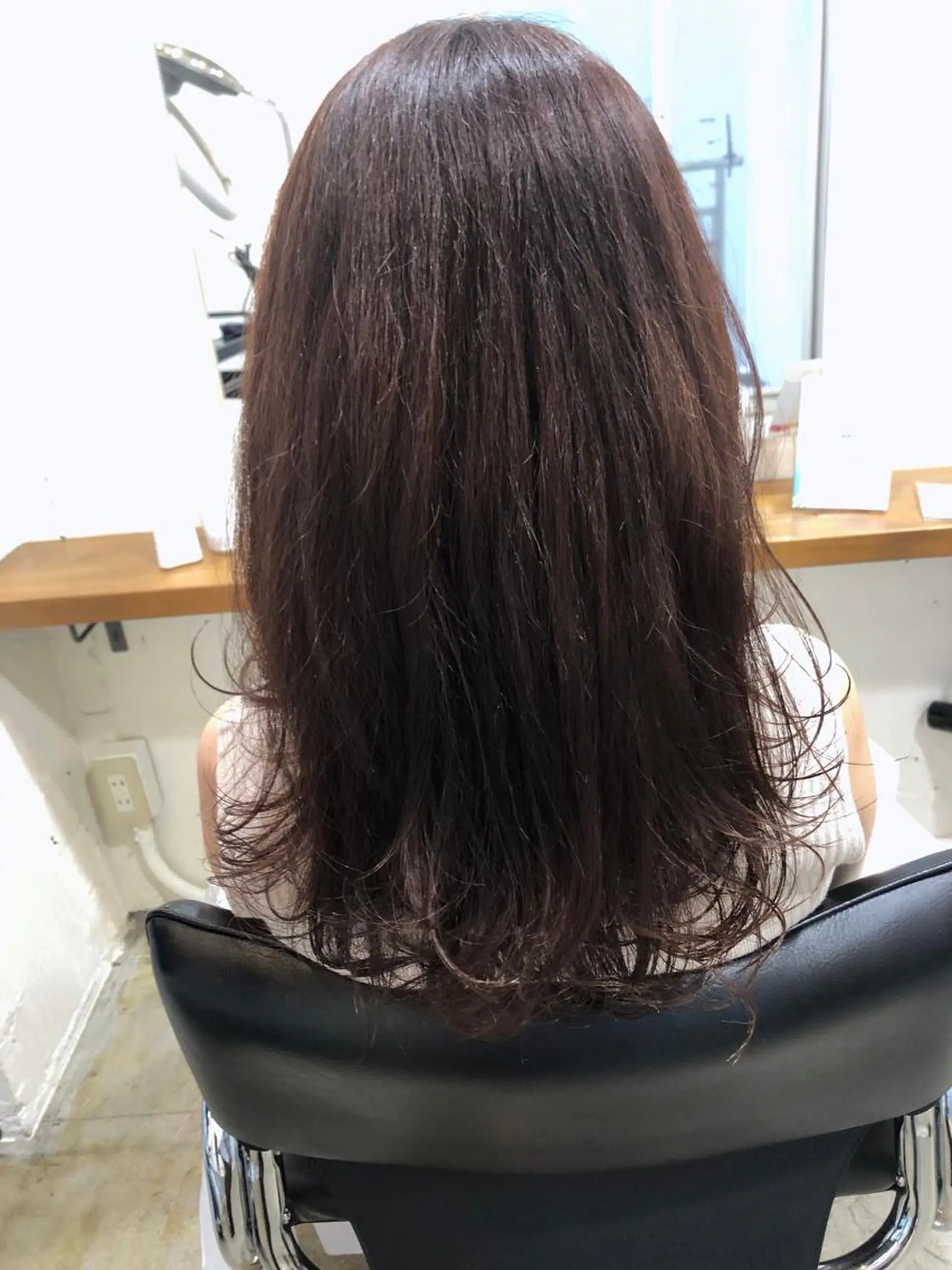 セミロング カラー カット ヘアカラー トリートメント MIOベージュカラー 柔らかいカラーのヘアスタイル