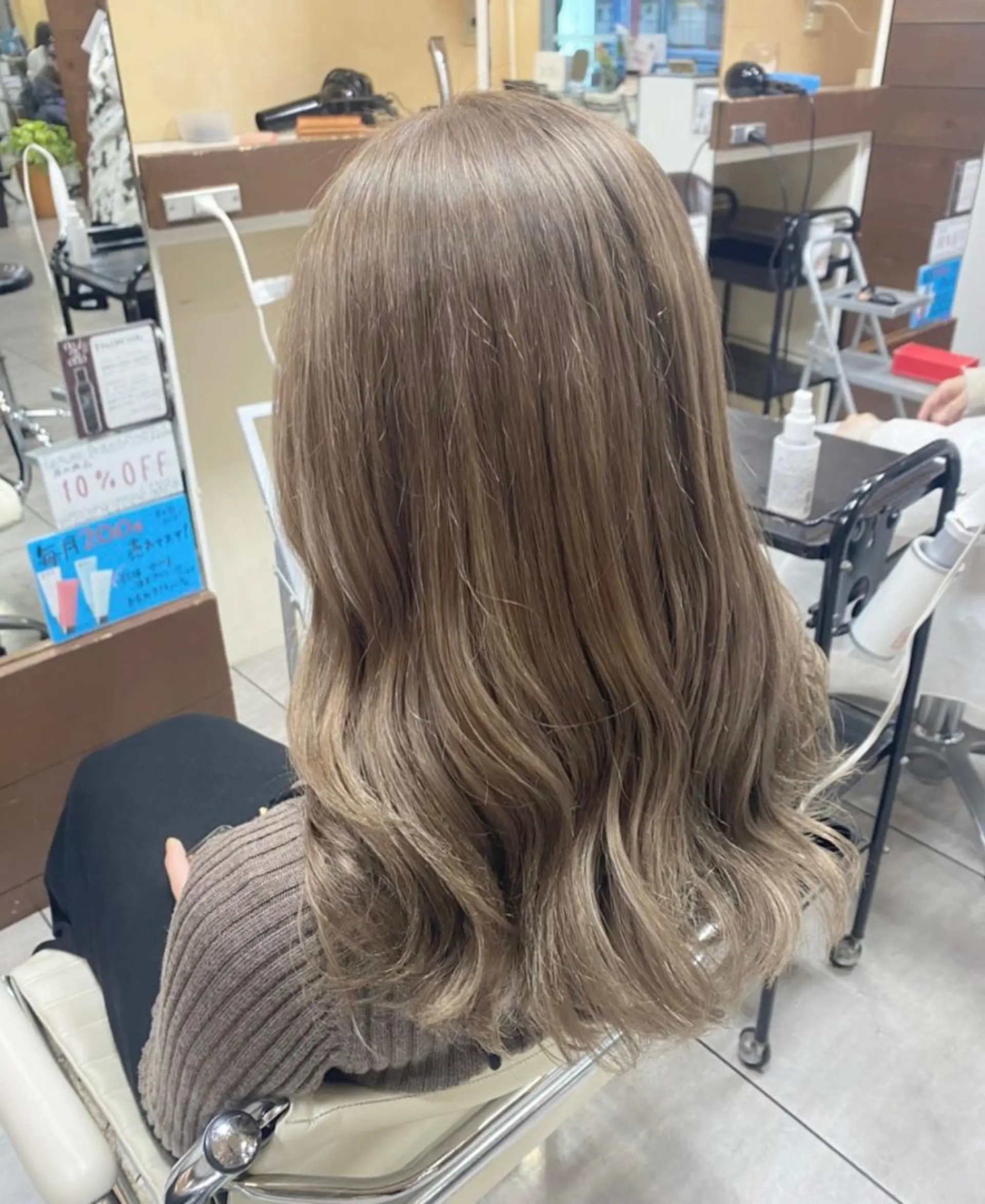 セミロング カラー ヘアアレンジ ヘアカラー トリートメント 川上 麻梨阿のヘアスタイル