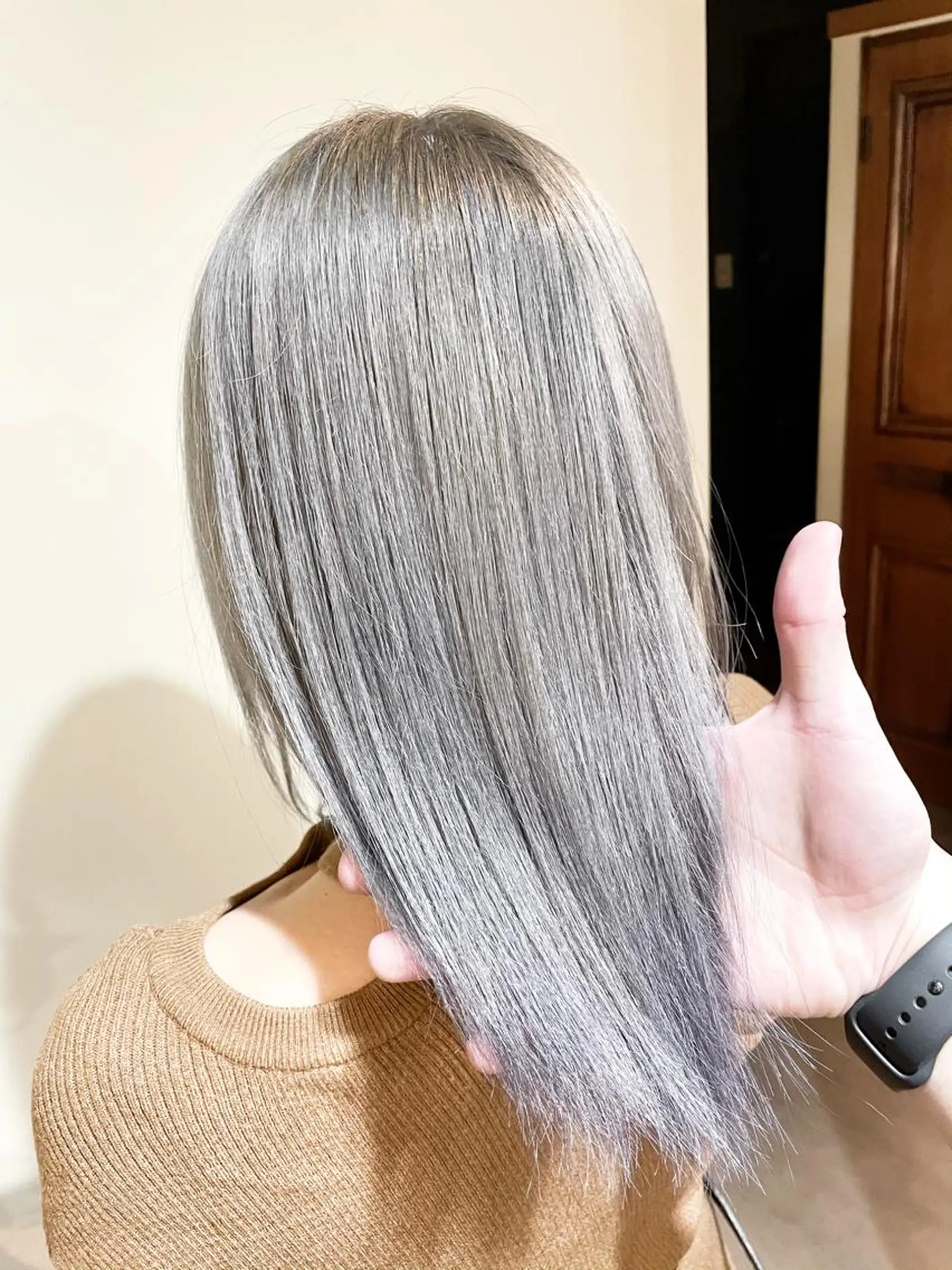 ミディアム アッシュ ヘアカラー トリートメント 💓シールエクステ ルミエールのヘアスタイル